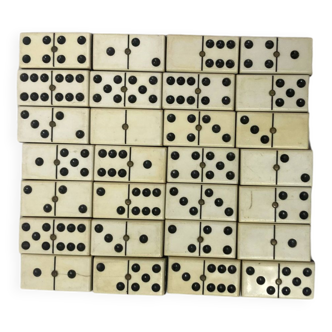 Dominoes game