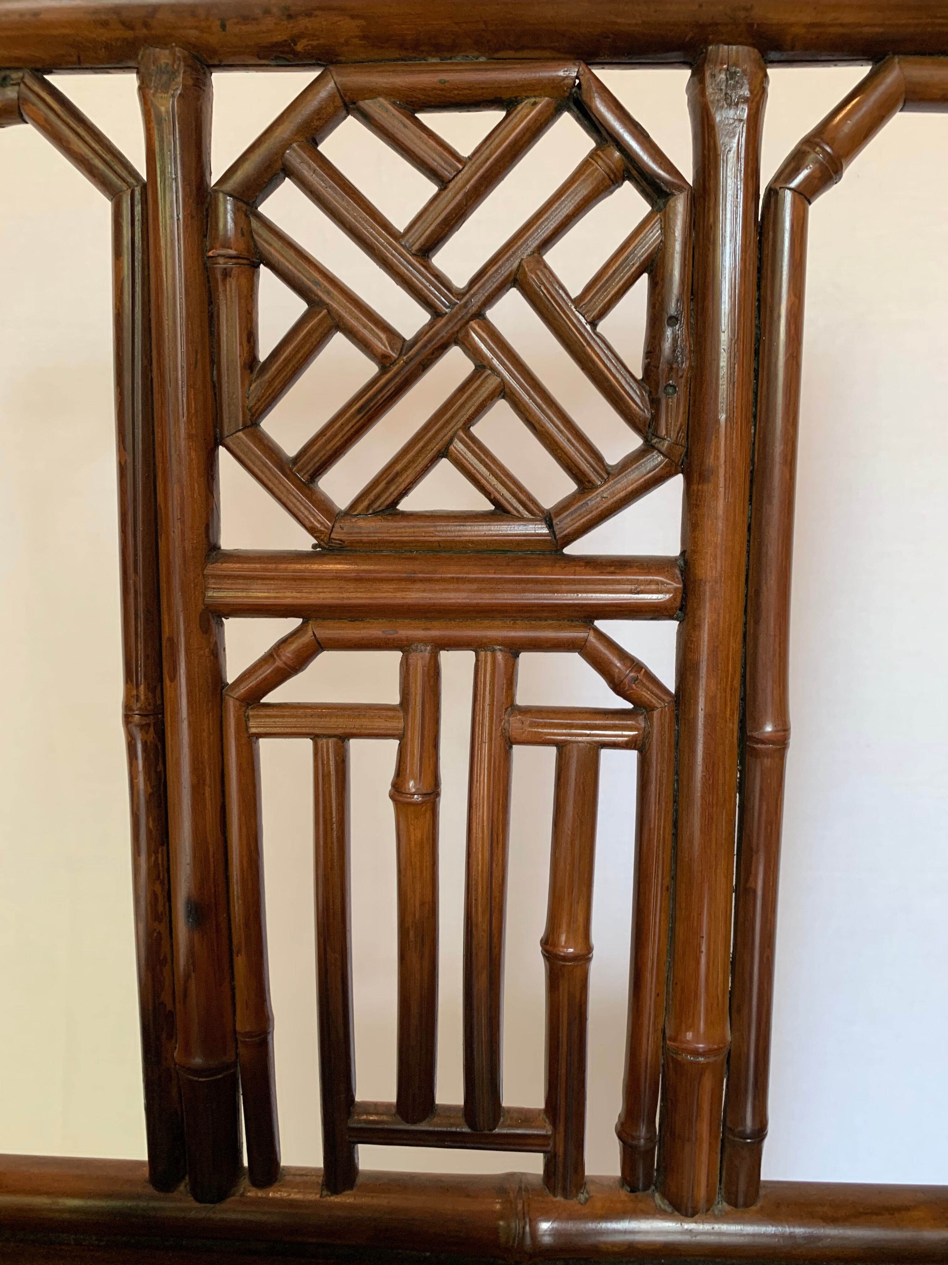 Paire de fauteuils chinois en bambou