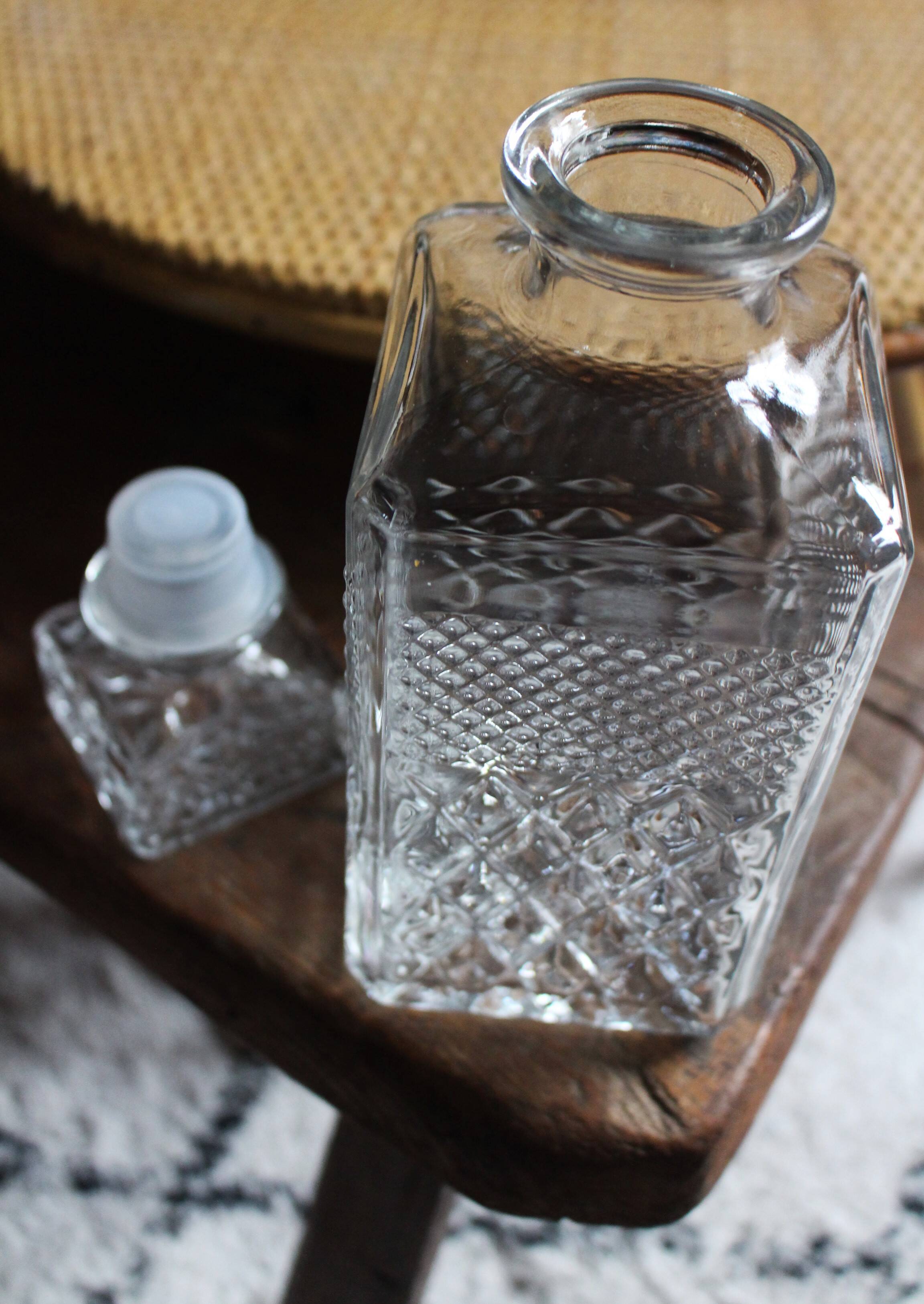 Crystal whiskey decanter square stopper