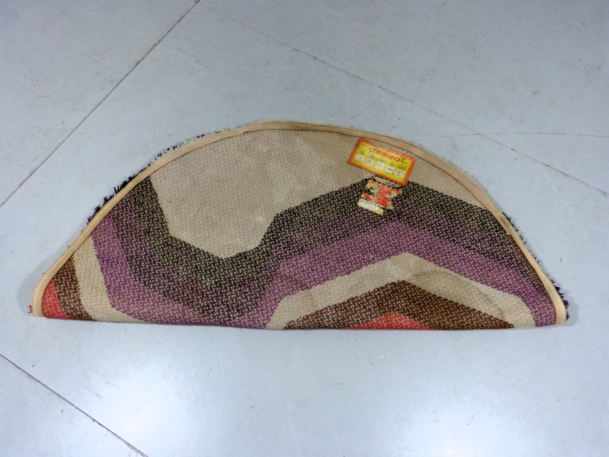 Desso multi–colour pop art carpet