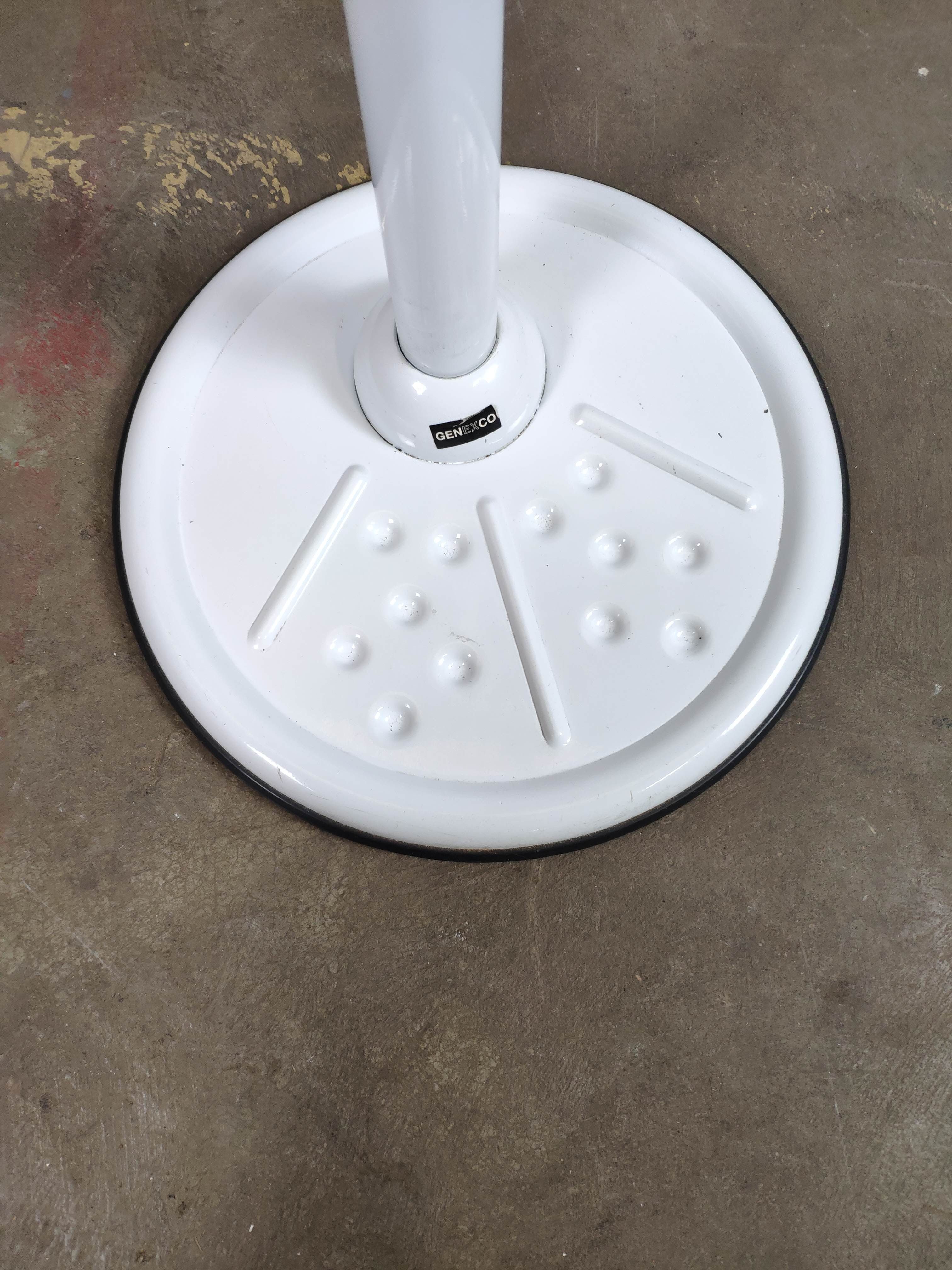 Tubecon 80s white coat door