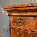 Commode ancienne en ronce de noyer du XVIIIe siècle