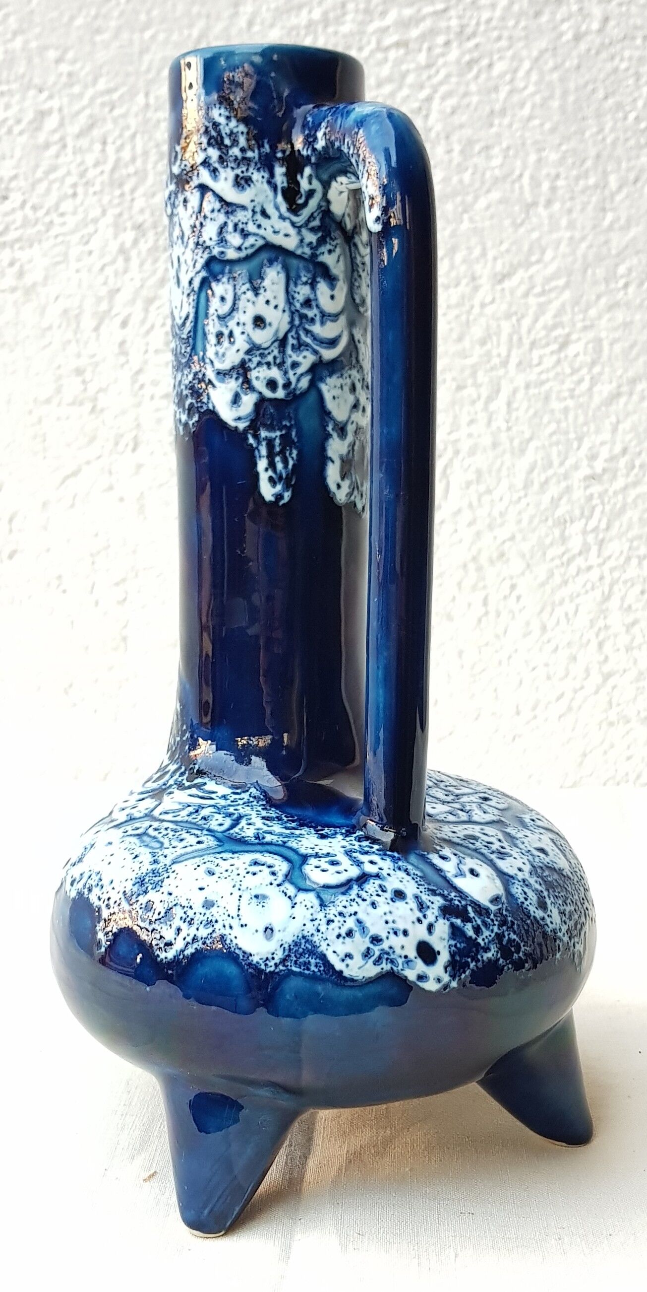 Tripod blue ceramic vase 60