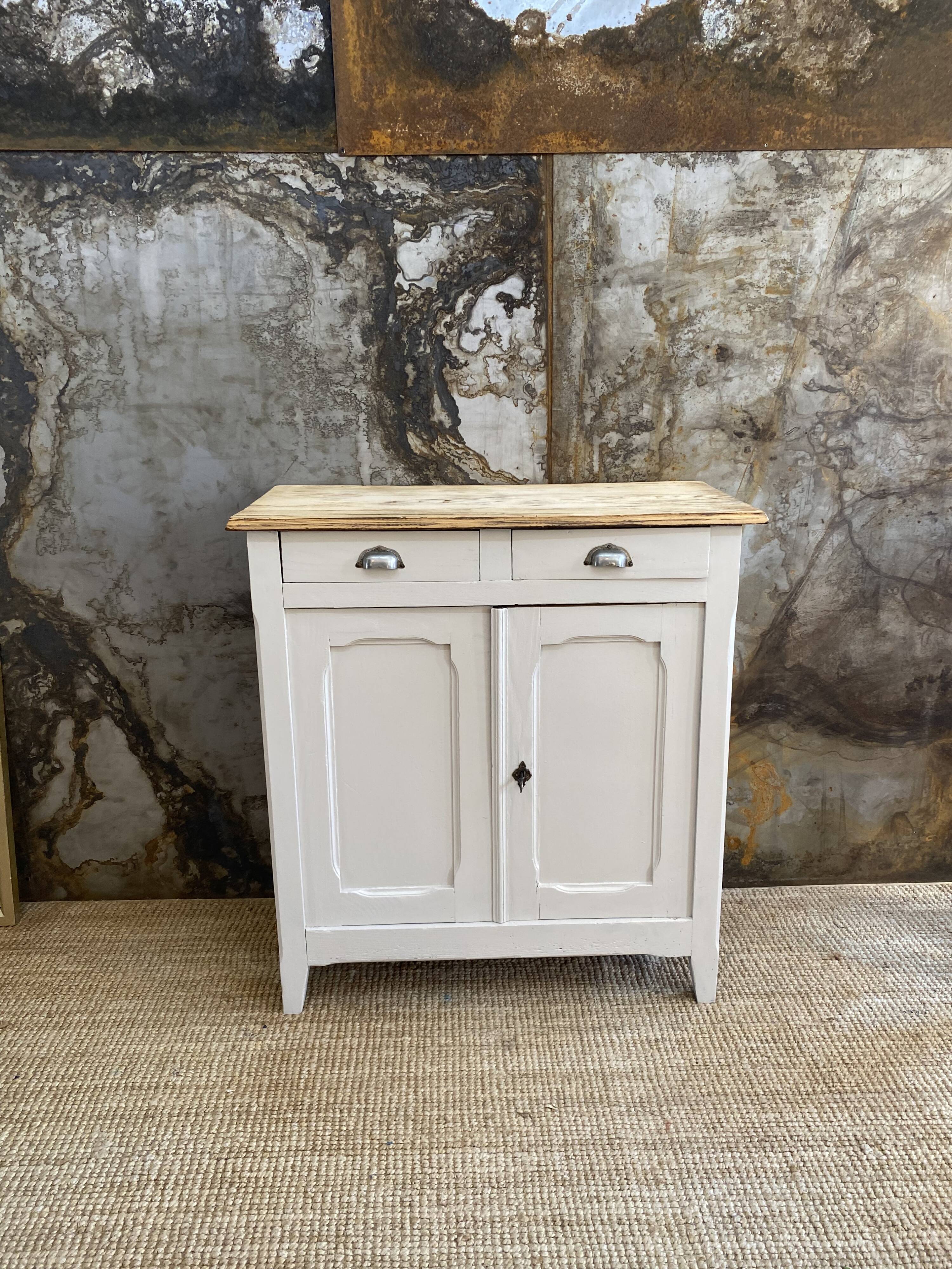 Parisian buffet raw wood and roasted sesame