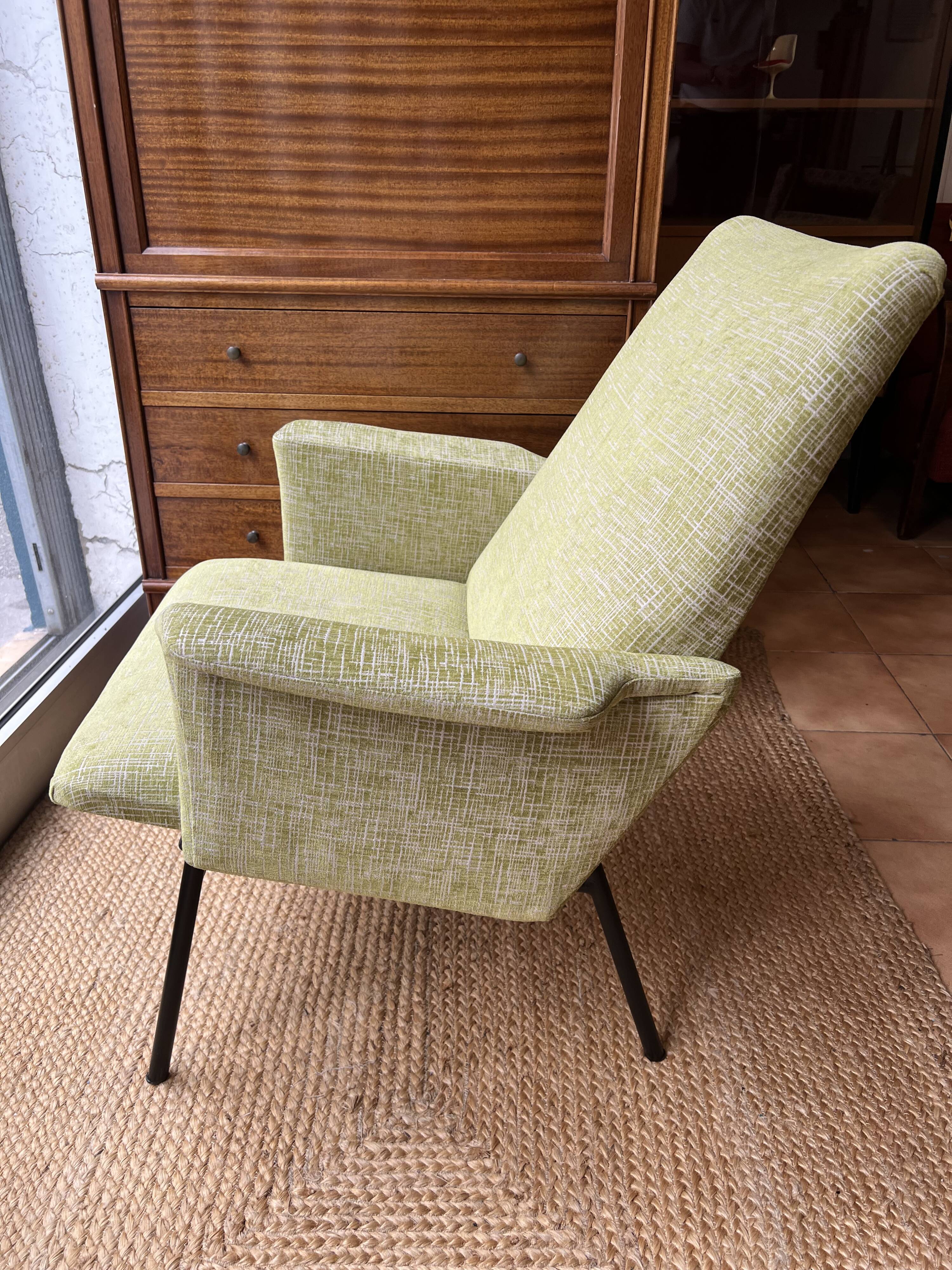 Renovated SK660 Pierre Guariche armchair