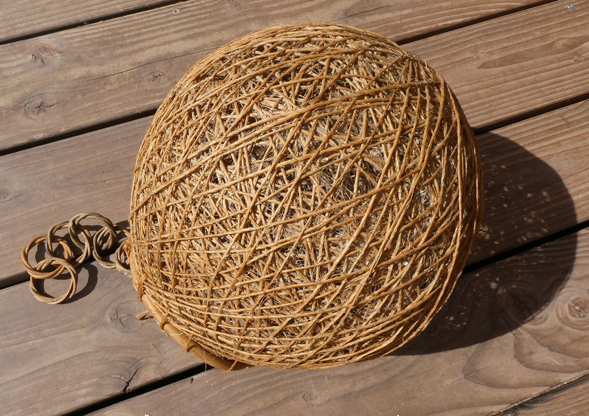 Suspension vintage boule rotin et ficelle