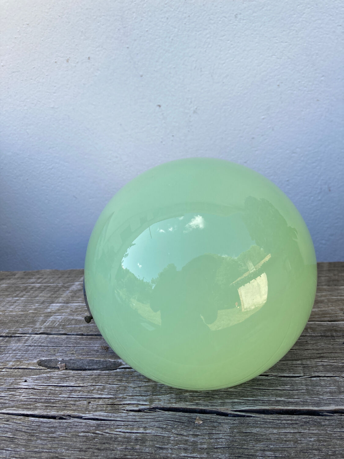 Suspension ball in art deco green glass 1930