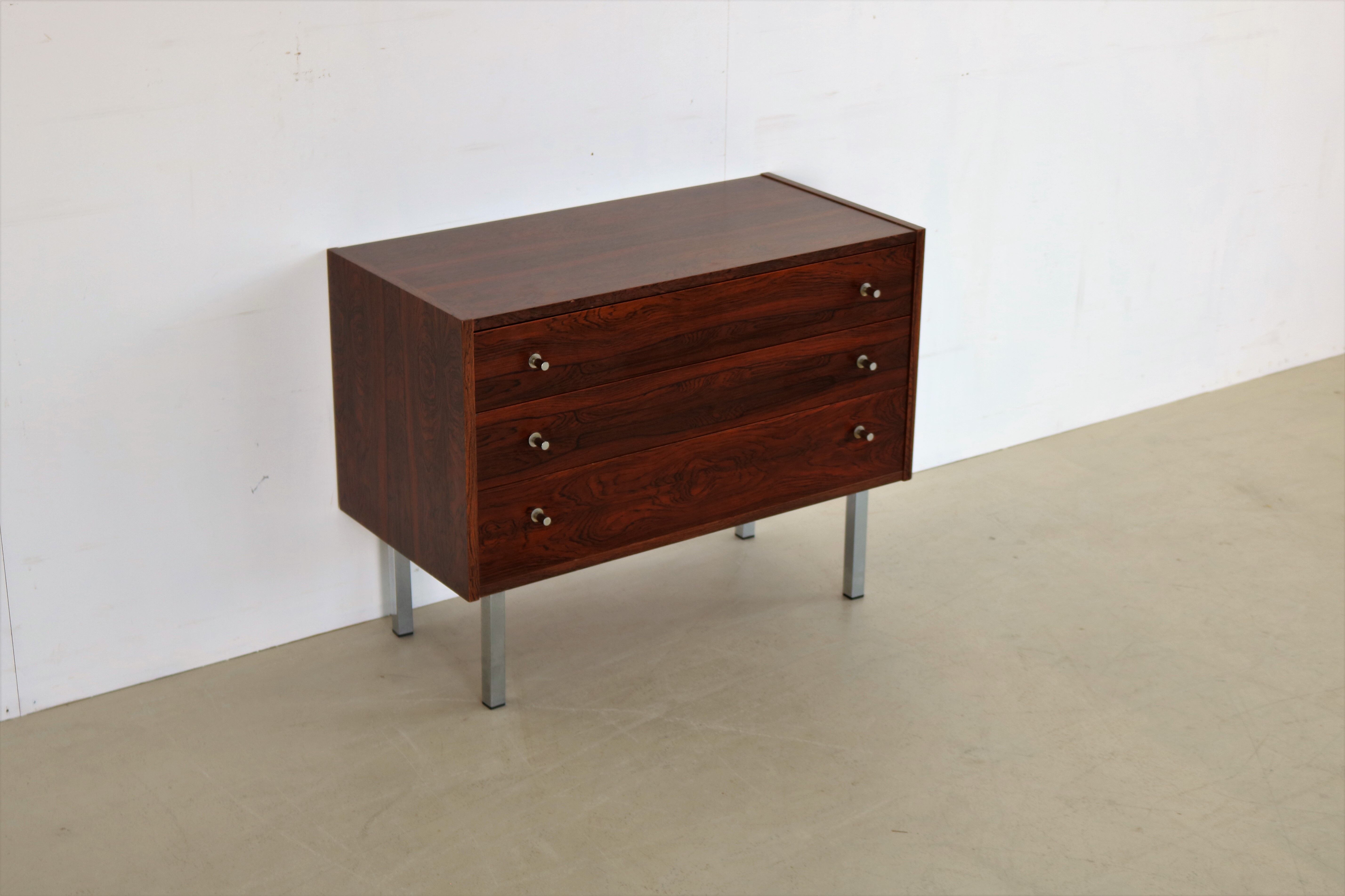 Vintage lockwood chest of drawers