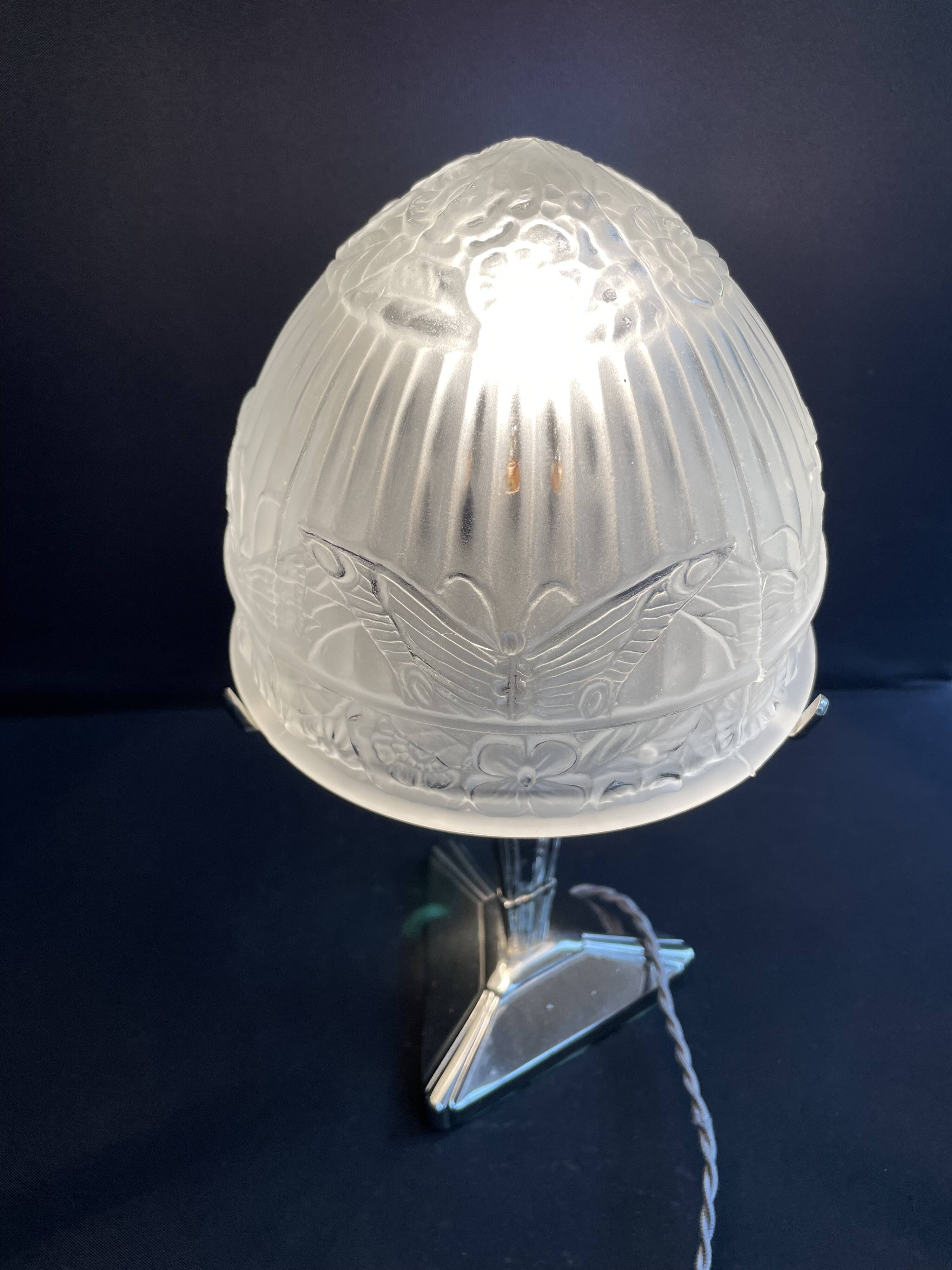 Art Deco table lamp – Chromed metal and molded pressed glass – Attributed to Création Tief