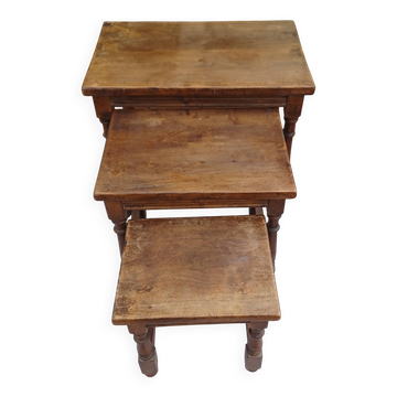 Nesting table