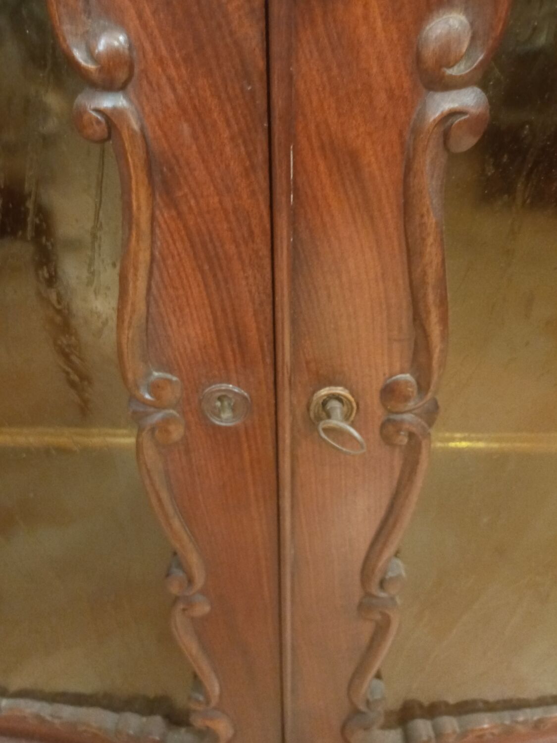 Small mahogany cabinet from the Napoleon III period, in its original 19th-century condition.