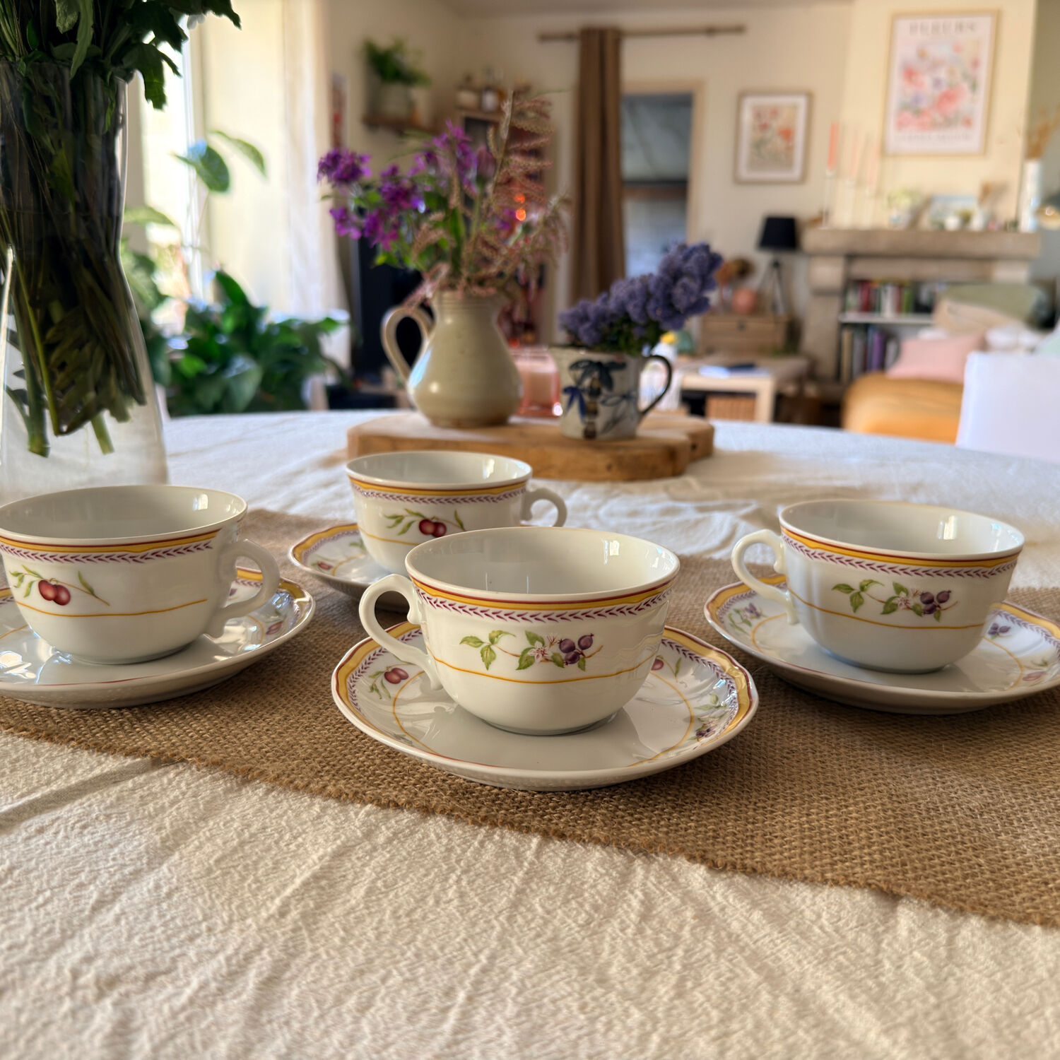 Lot de 4 tasses & soucoupes en porcelaine — Bruno Evrard, modèle Myrtille