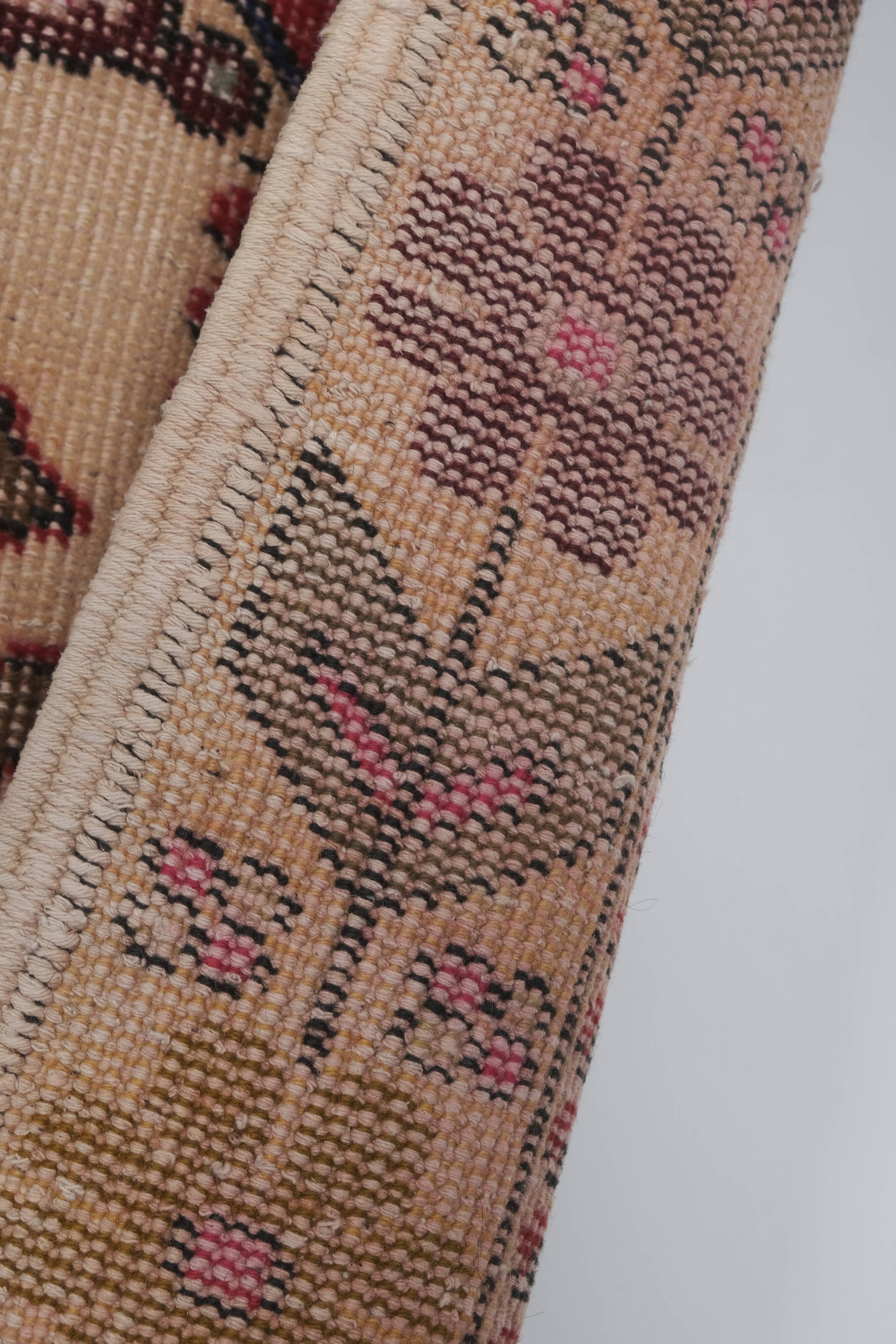 Vintage Turkish rug from Oushak, hand-woven 143 x 216 cm