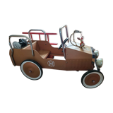 Adjustable pedal car