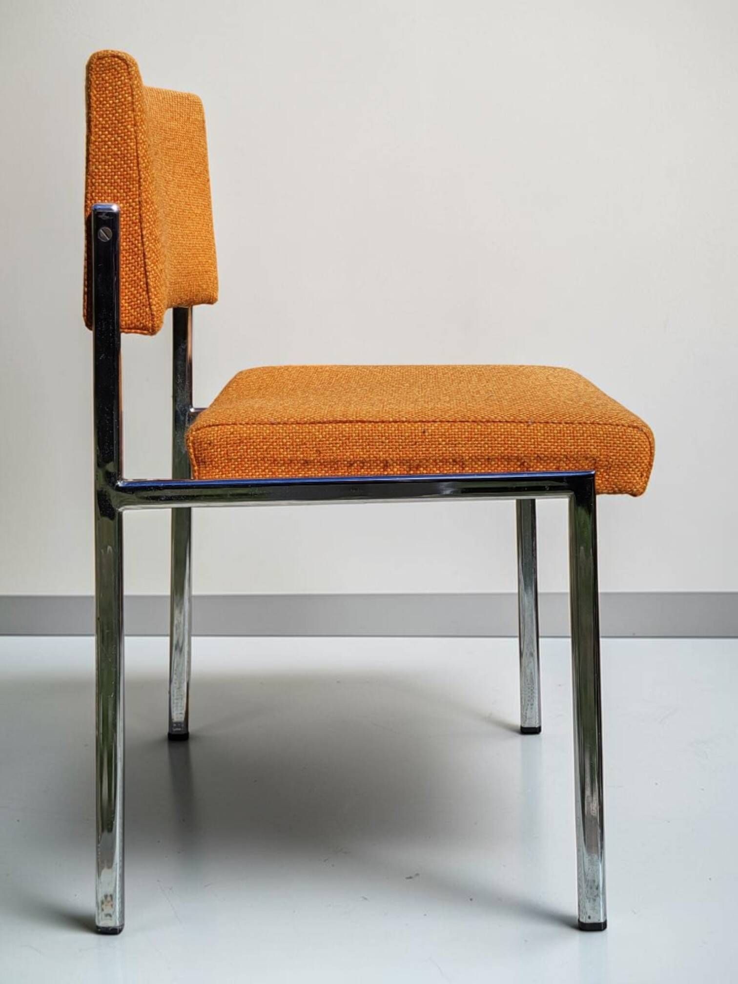 Chaise vintage design, structure tubulaire chromée, années 1960-1970