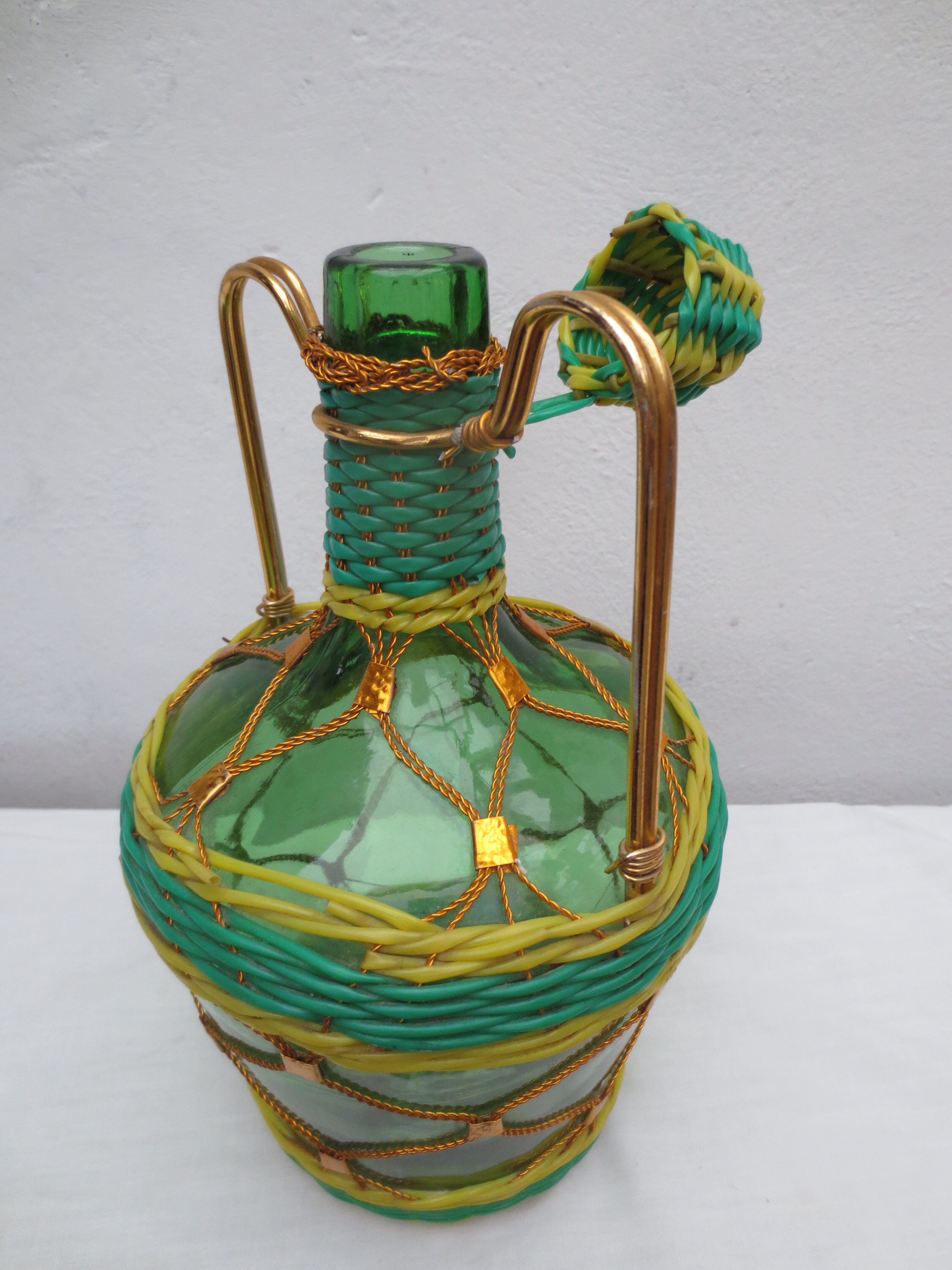 Vintage carafe scoubidou