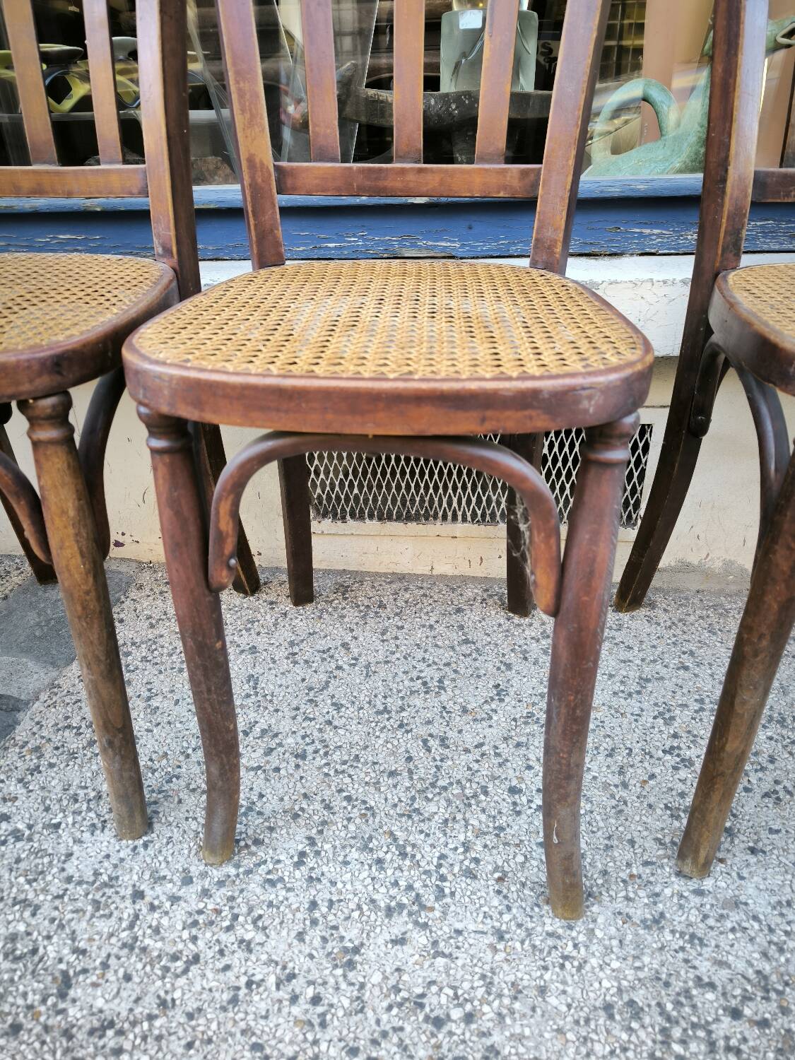 Série de 4 chaises de bistrot cannées vers 1900