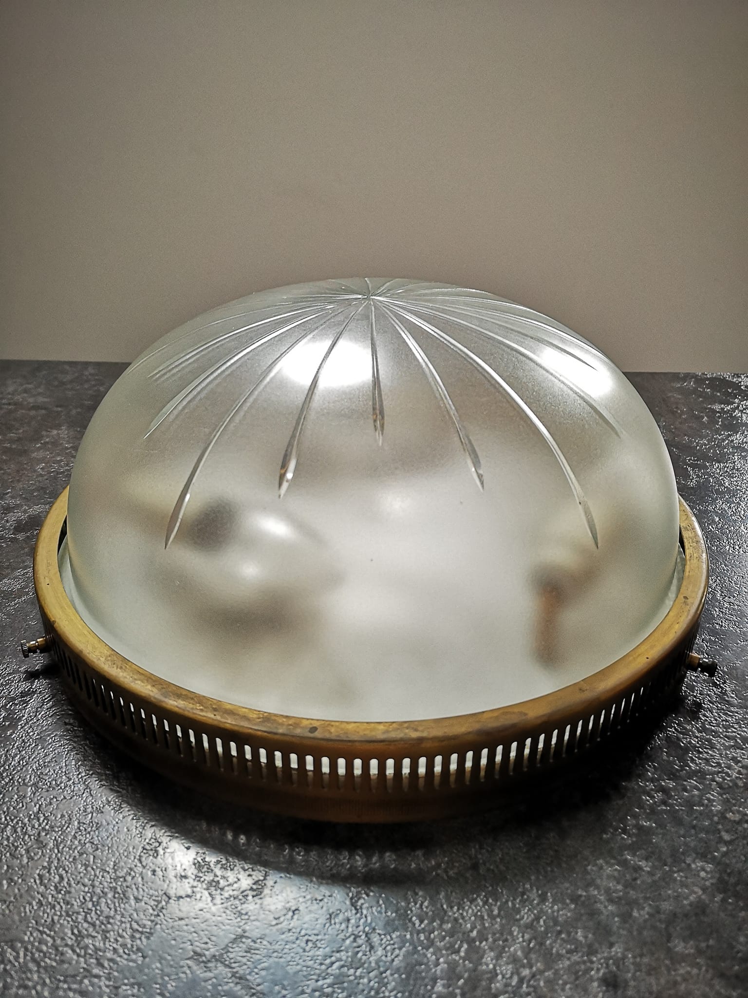 Plafonnier 3 feux ancien verre ciselé holophane vintage 1960/70 ø 31 cm tbe