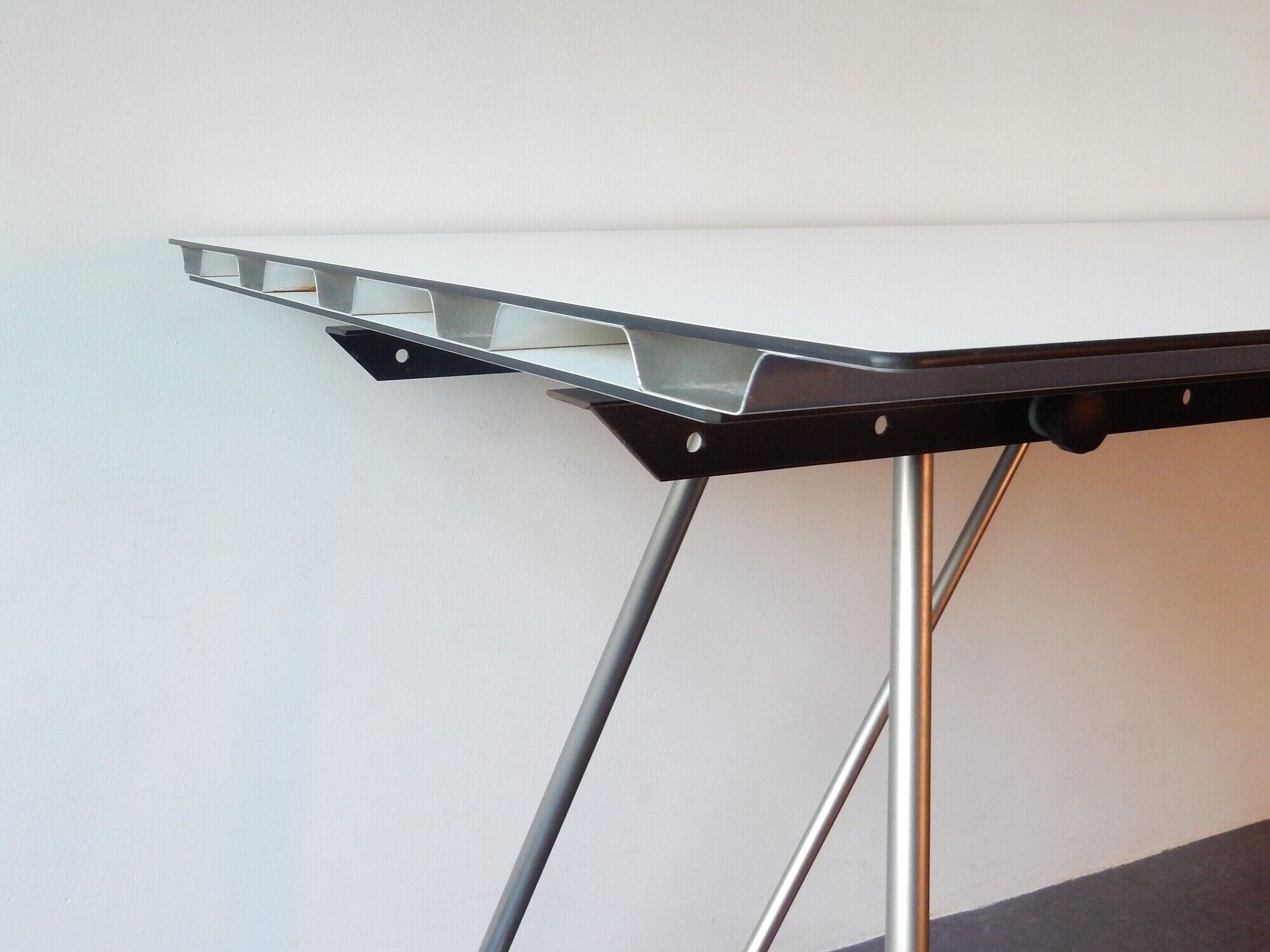 Tableau Unistandard par atelier Alinea, Suisse