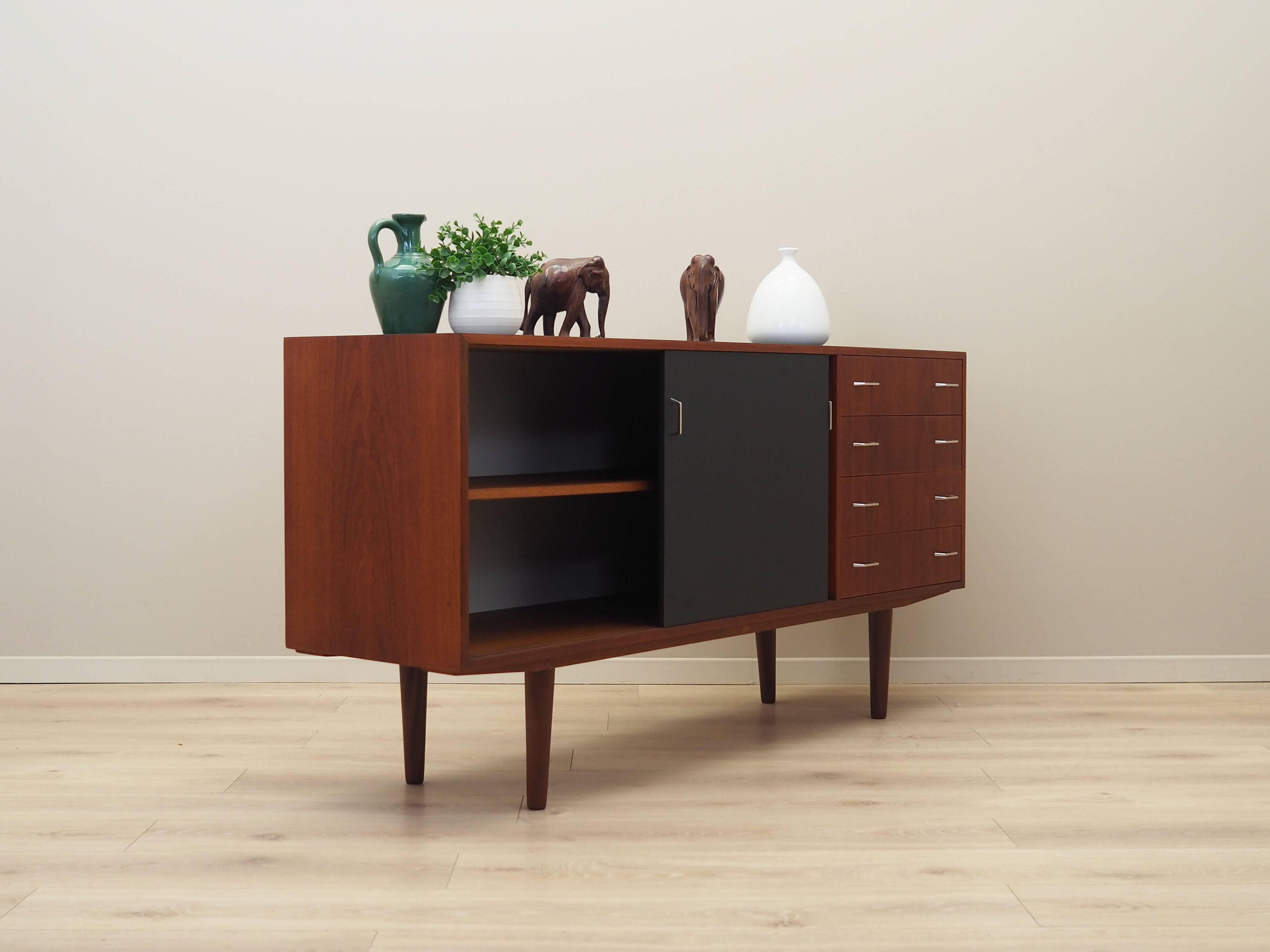 Commode en teck, design danois, années 1960, production : Danemark