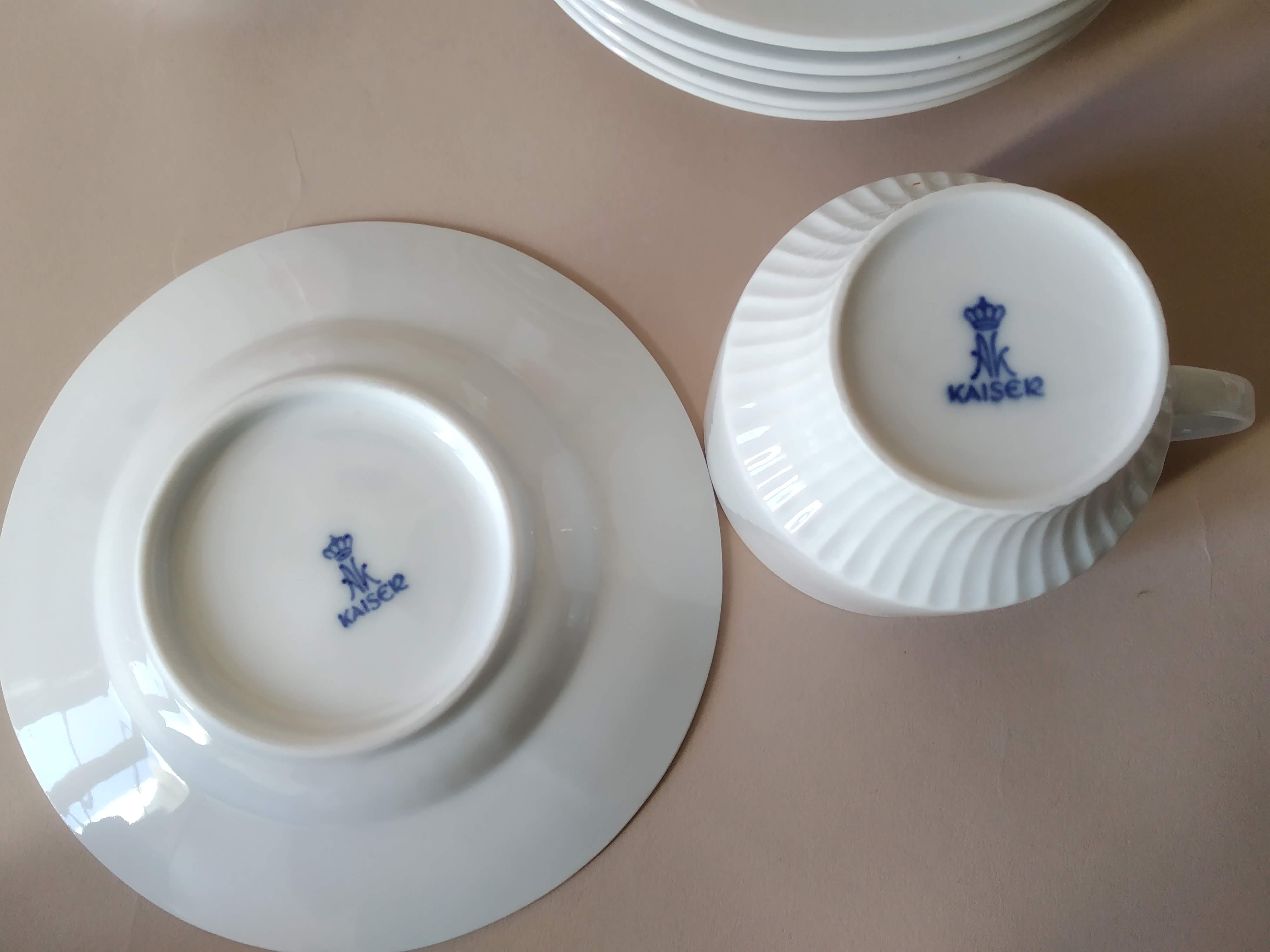Lot 12 tasses à café et pot à lait en porcelaine Ak Kaiser années 70