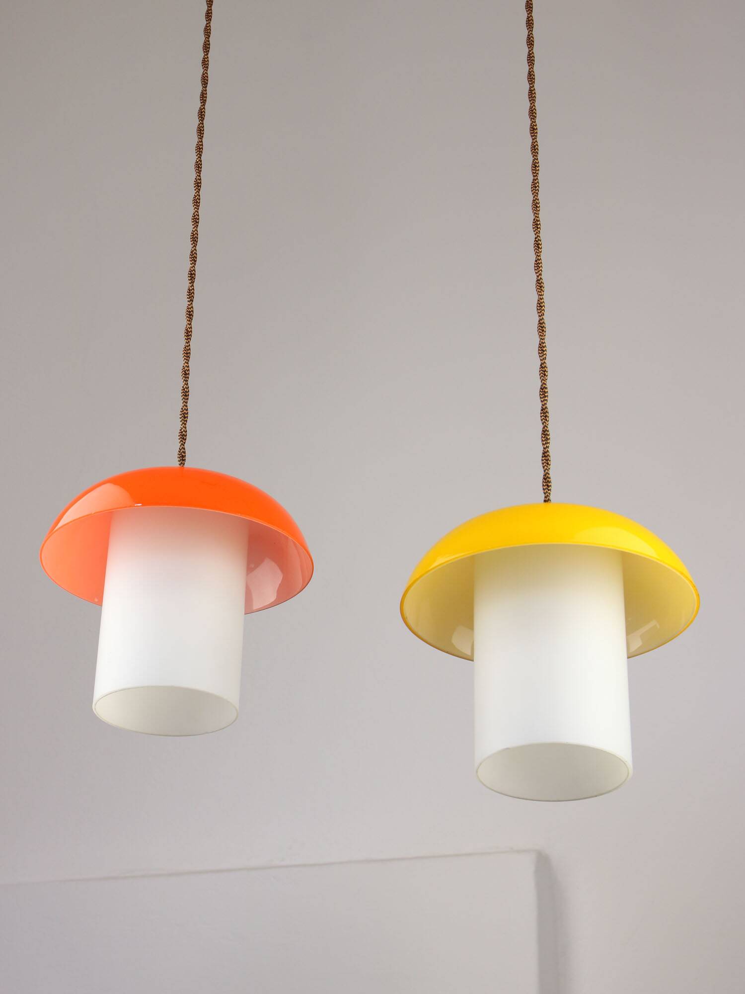 Lampes suspendues en verre et laiton en forme de champignon des années 50, ensemble de 3
