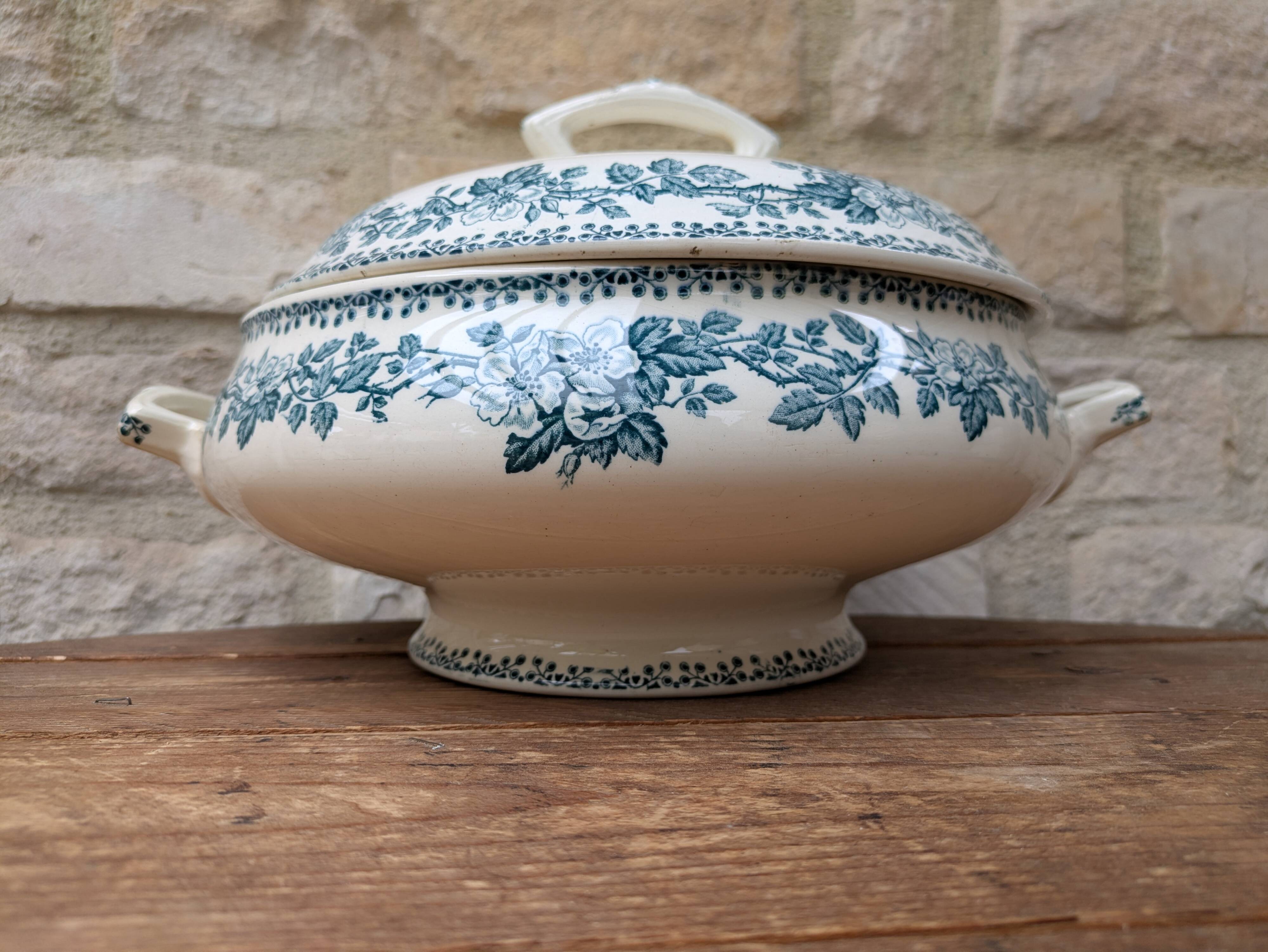 Saint Amand soup tureen model Guadeloupe with a floral decoration in Terre de Fer.