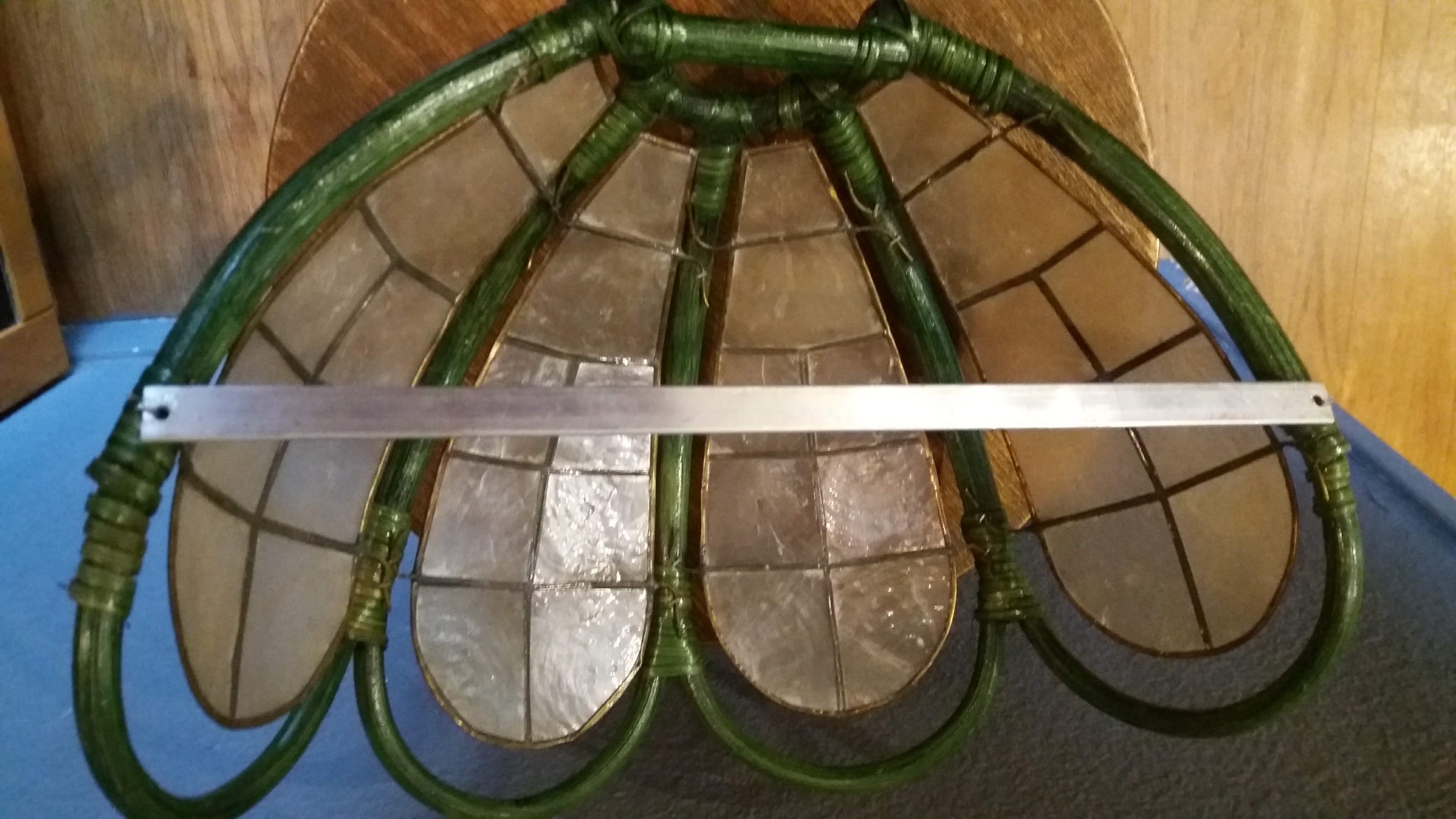 Wall light in wicker and mother-of-pearl