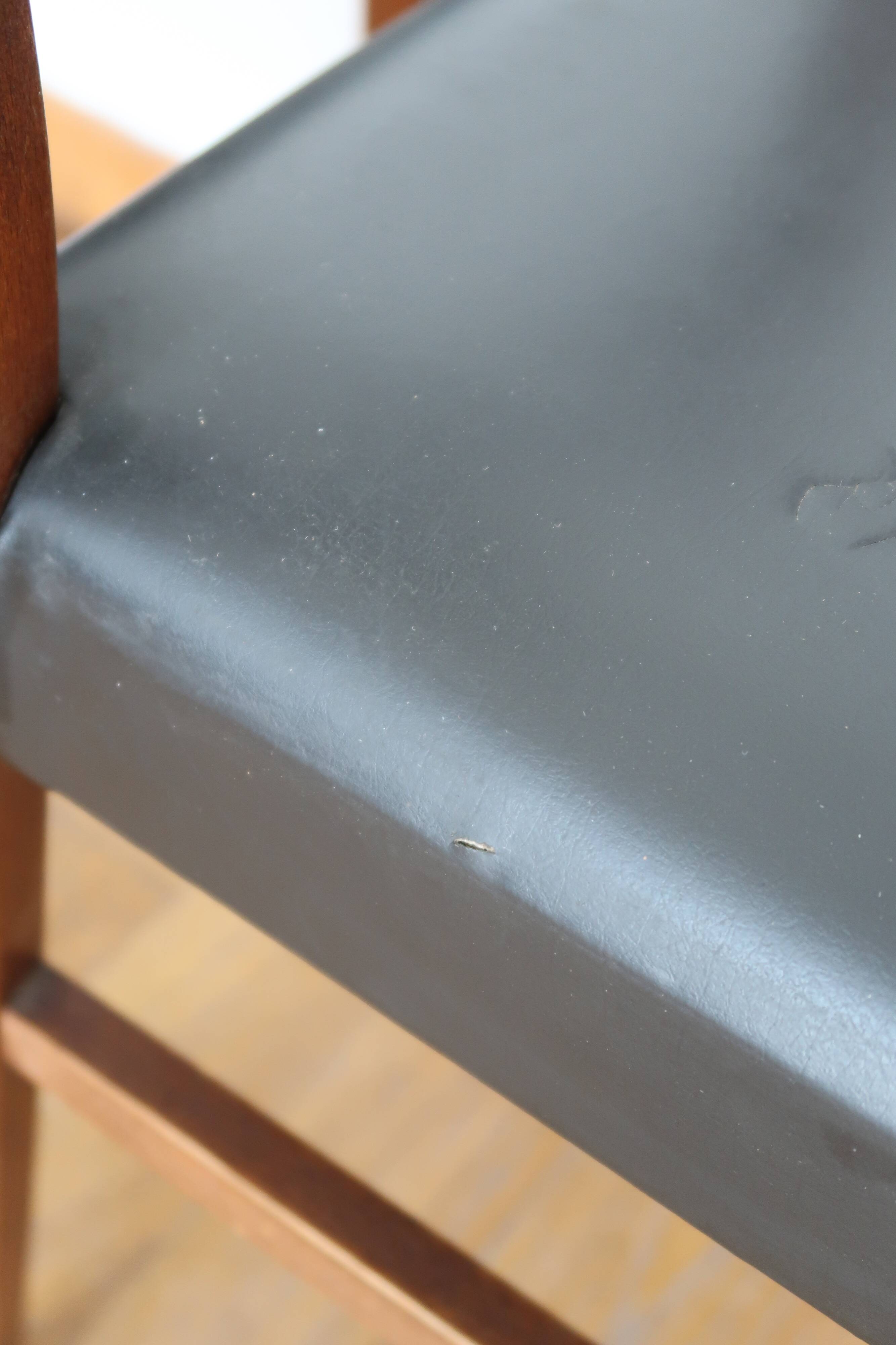 Pair of Scandinavian chairs skaï black