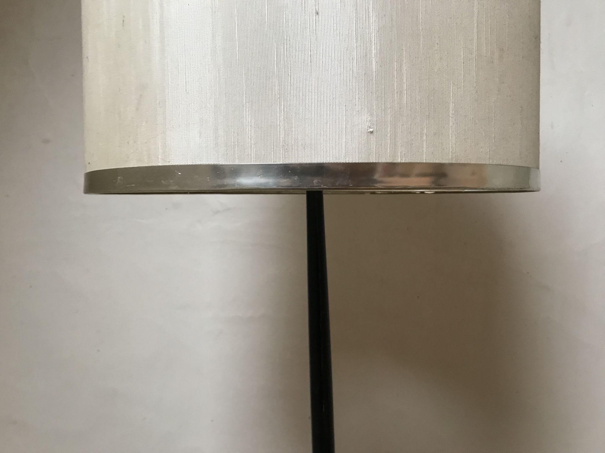 Lampadaire en métal laqué noir années 50