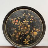 Round plateau, 19th century, painted black with fruit and grape decoration (49 cm)