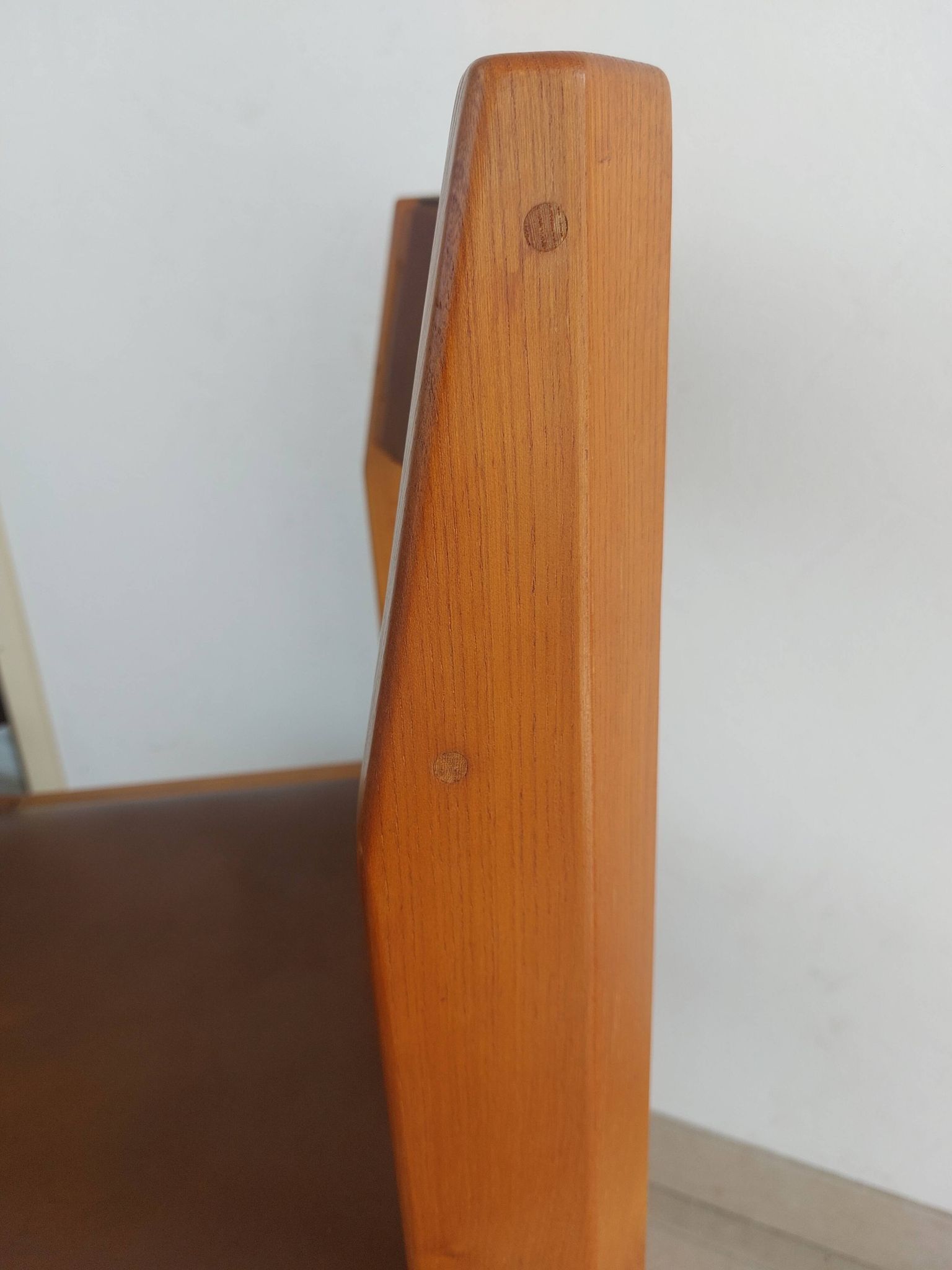 Suite de 6 chaises Luigi Gorgoni – Roche Bobois – Orme massif & Cuir – Vint