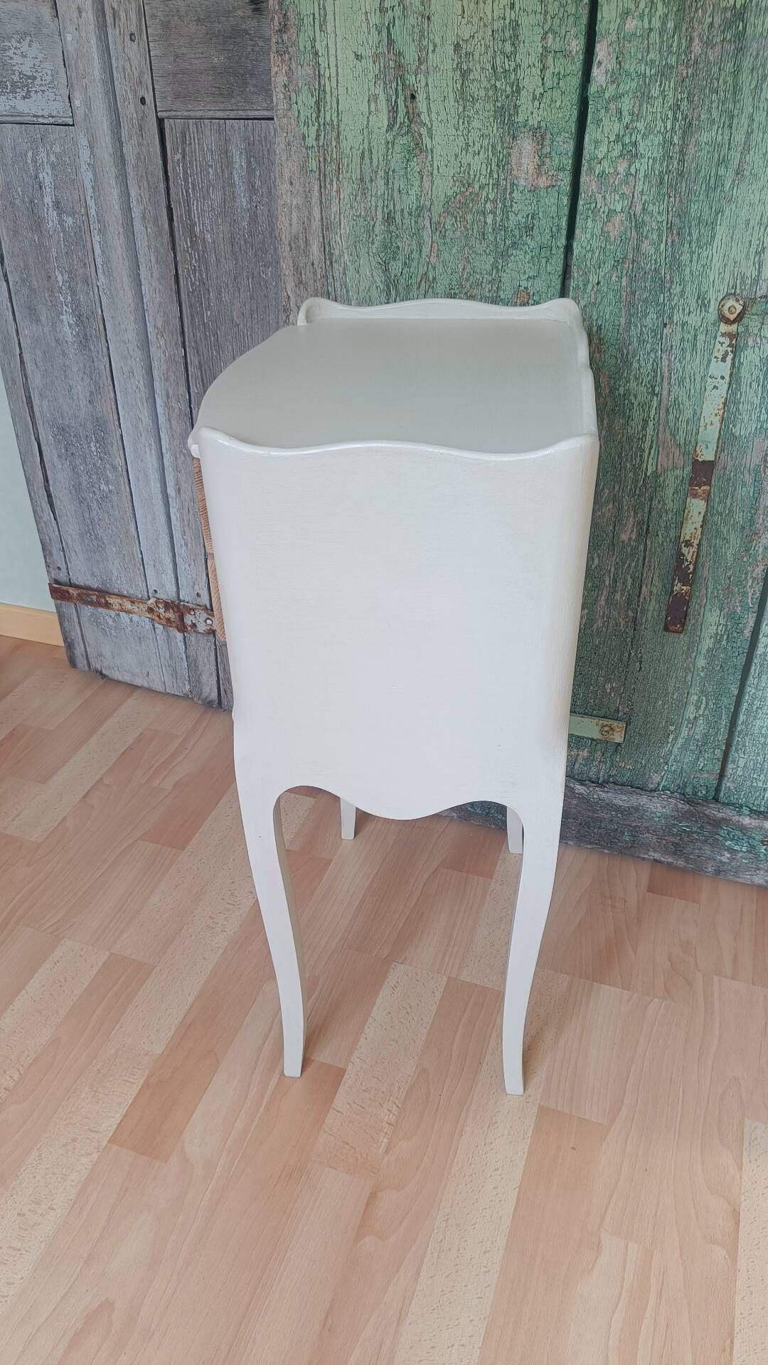 Vintage wooden bedside table with 3 drawers.