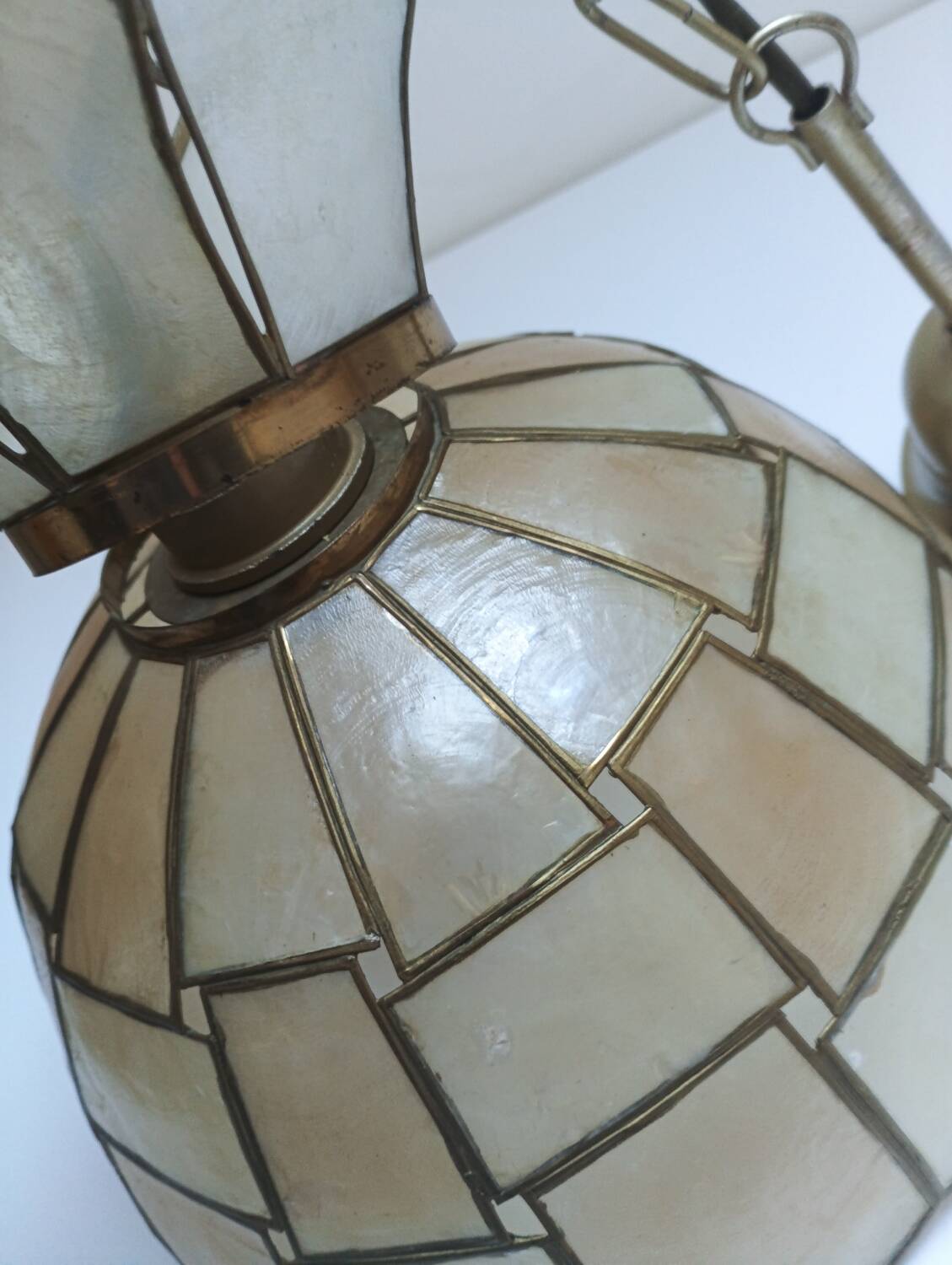 Suspension nacre et laiton