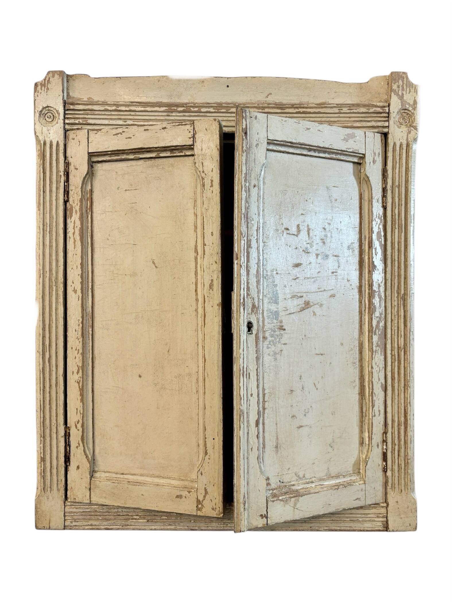 2-door wall cupboard in beige wood ☐ 59 x 50 cm