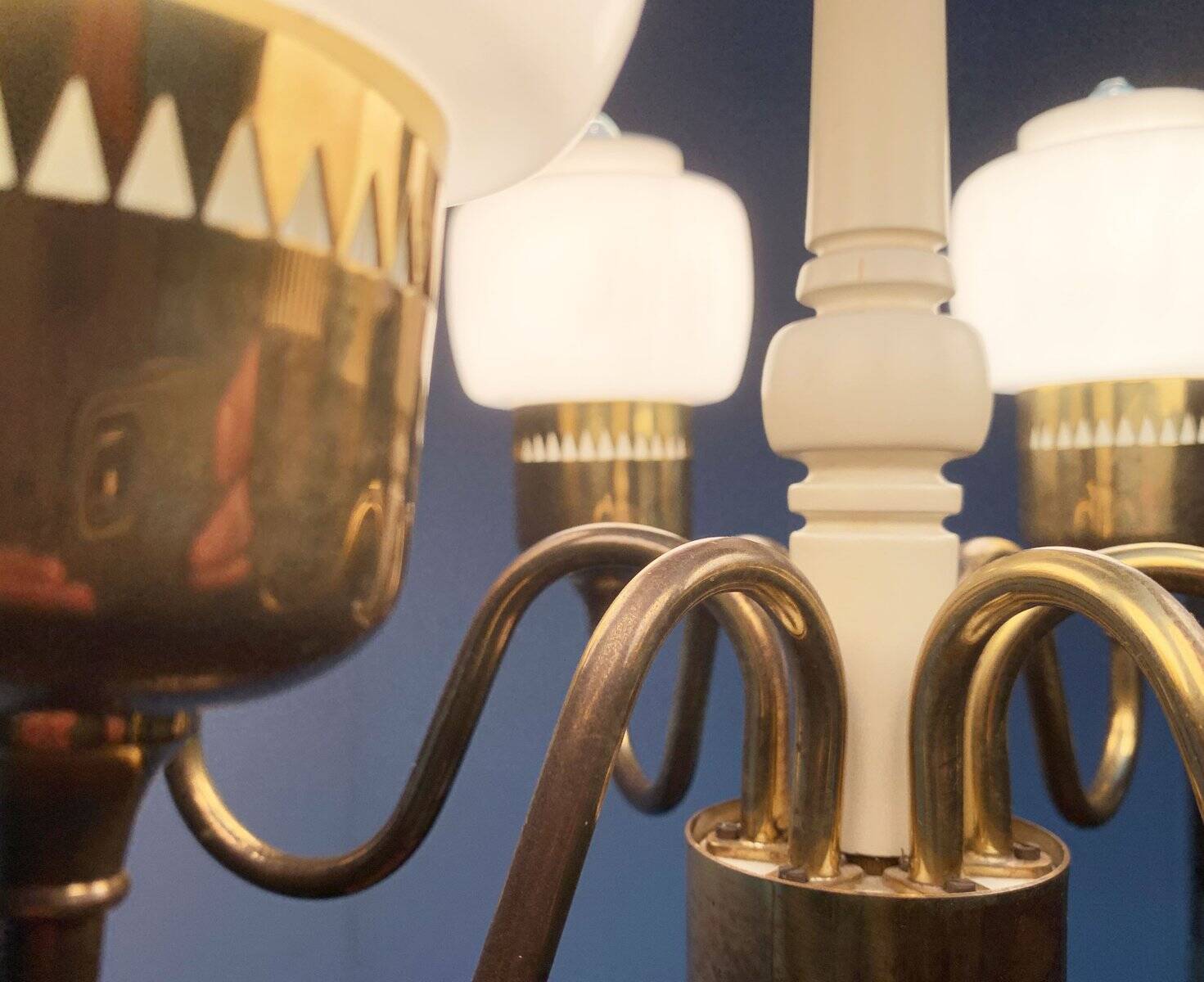 Swedish chandelier T526 from the mid-century by Hans-Agne Jakobsson for Hans-Agne Jakobsson AB.