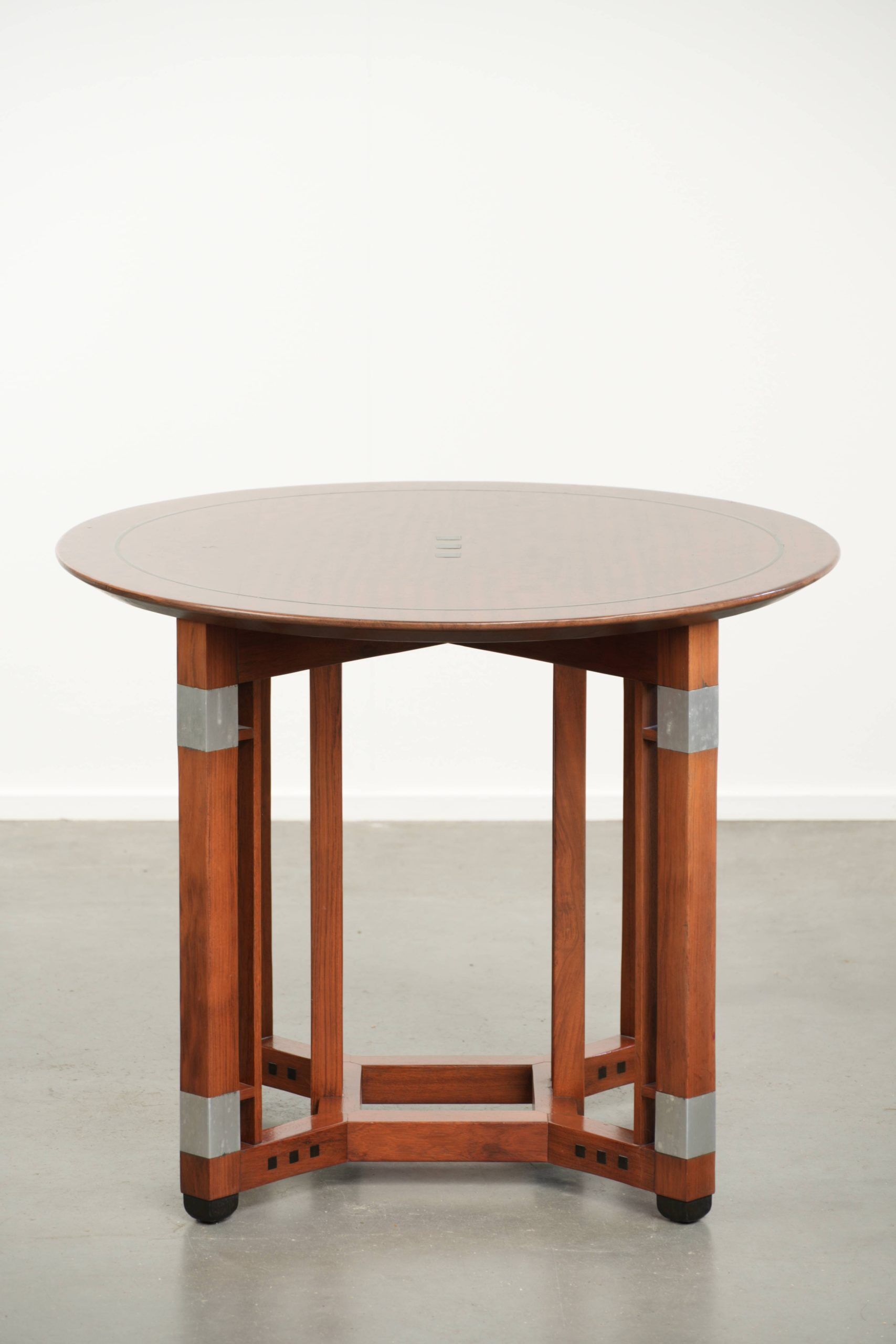 Table d'appoint ronde au design Art Déco