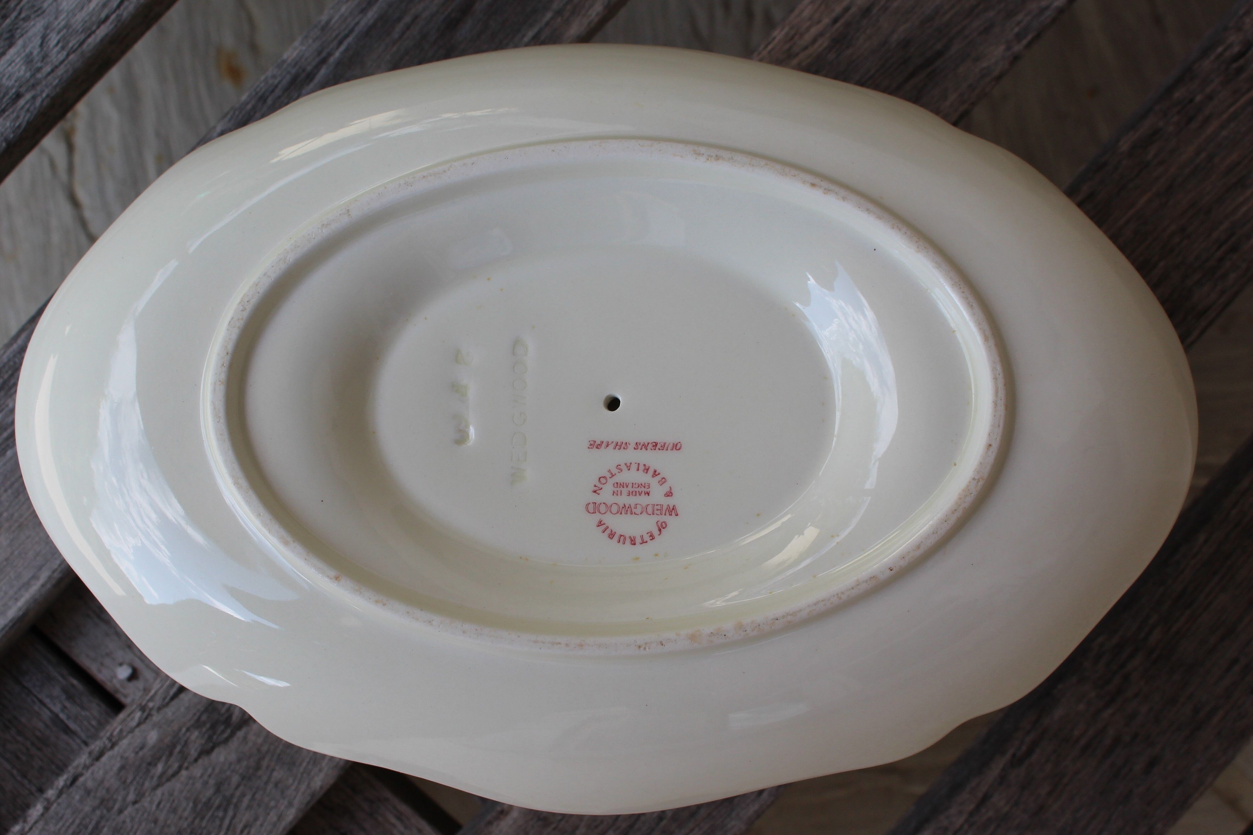 Old English porcelain saucière "Wedgwood"
