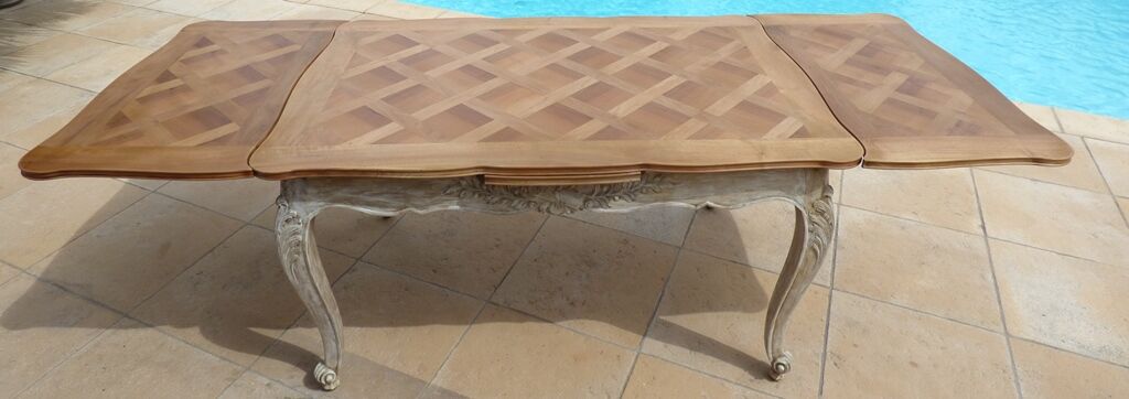 Extendable walnut table Louis XV style – Totally restored