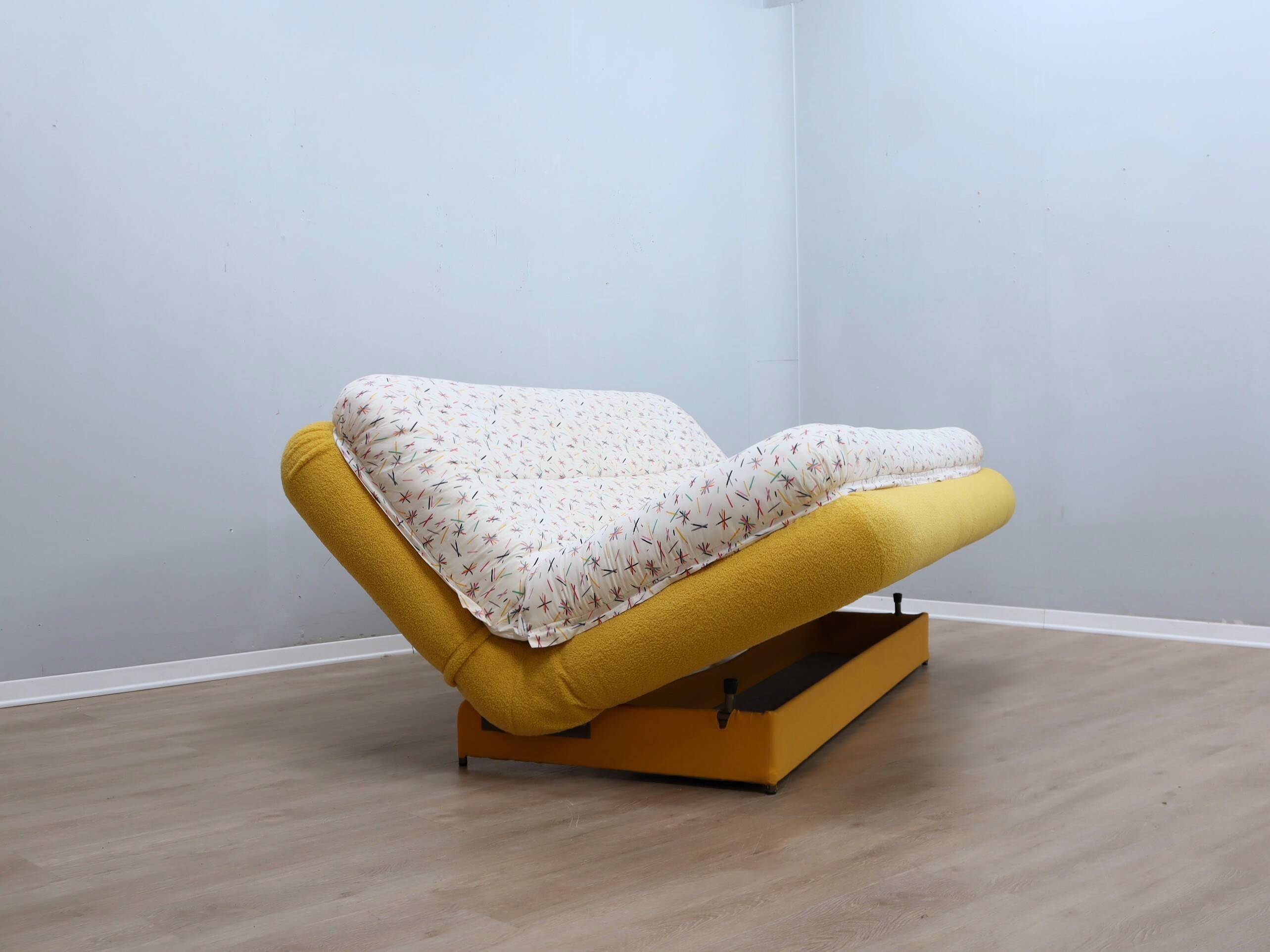 Dr. Jekyll & Mr. Hyde modular sofa Bed by Poltrona Frau 1980s