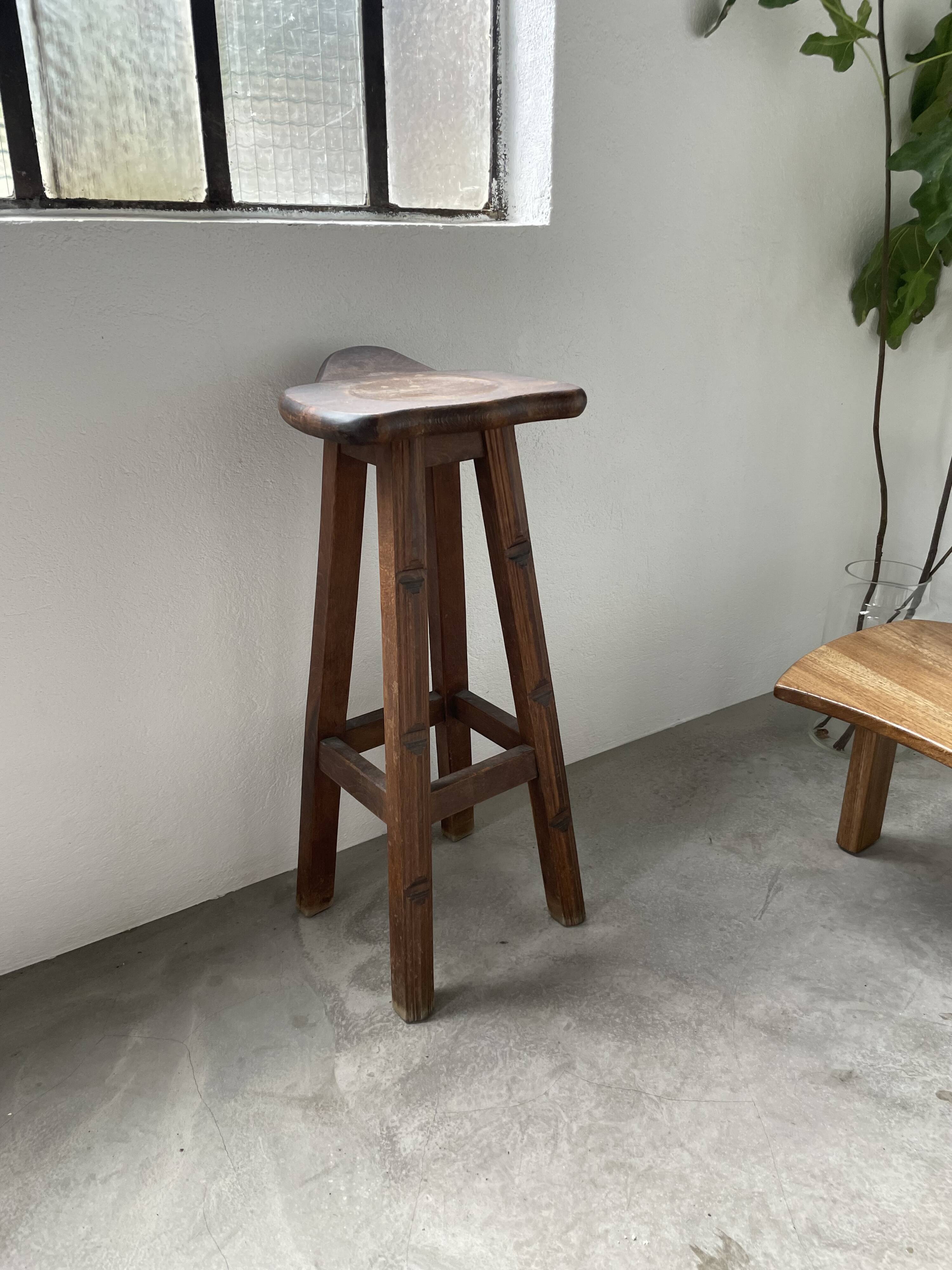 Tabouret haut brutaliste