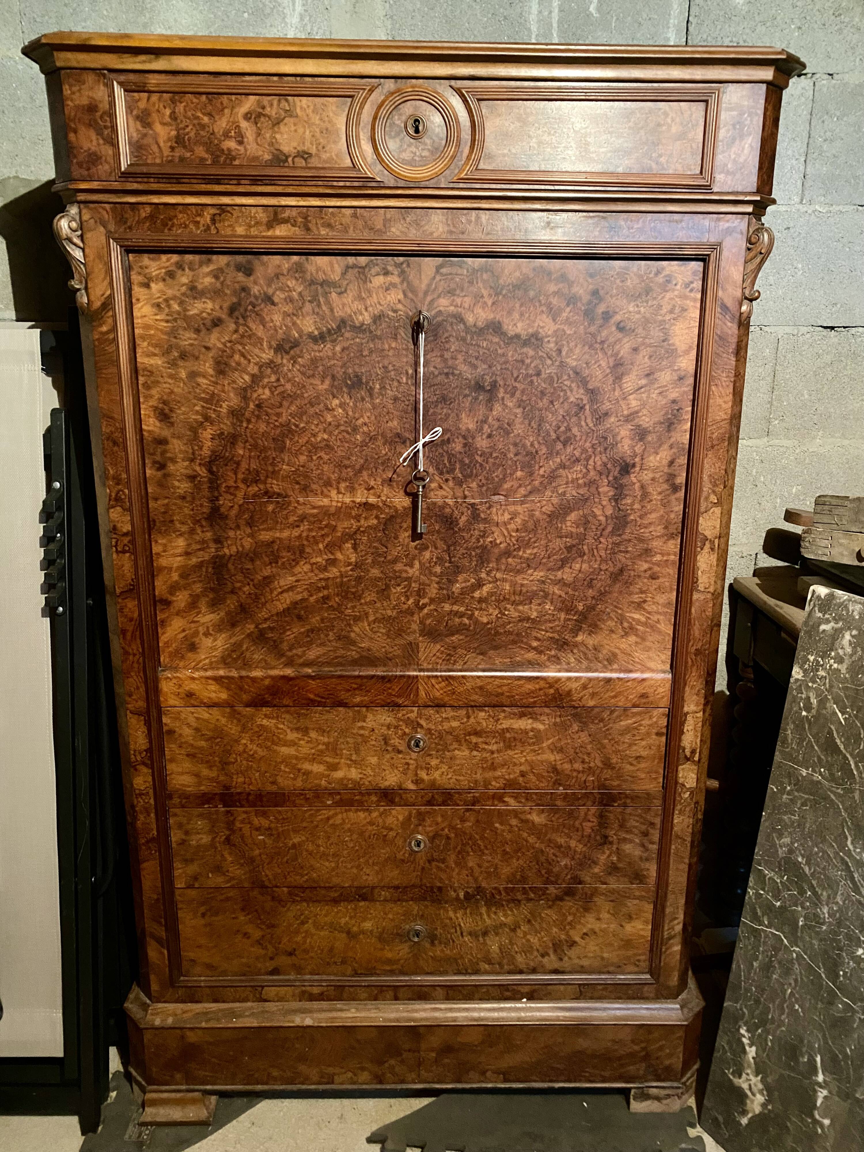 Secrétaire en ronce de noyer marqueté de style Louis-Philippe, XIXᵉ siècle