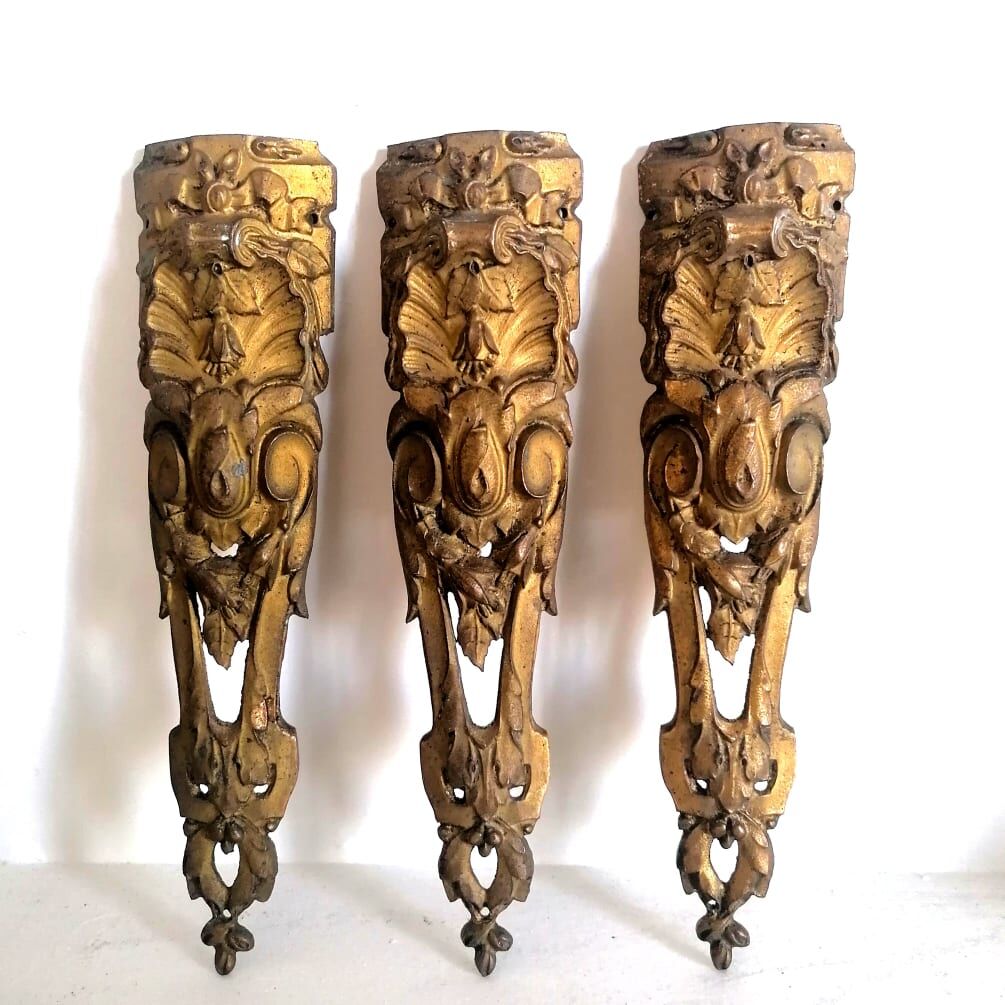 Frontons, garnitures d'ameublement en bronze style louis xv