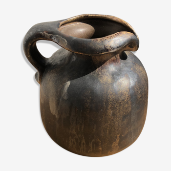 Ceramic shaped jug