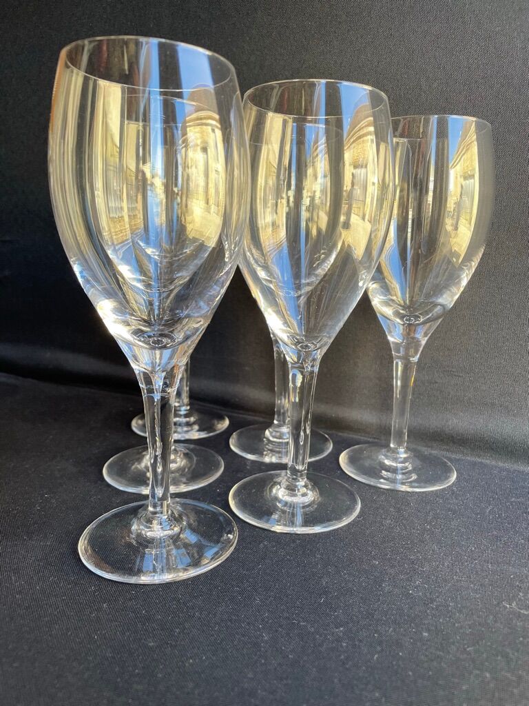 Red wine glasses