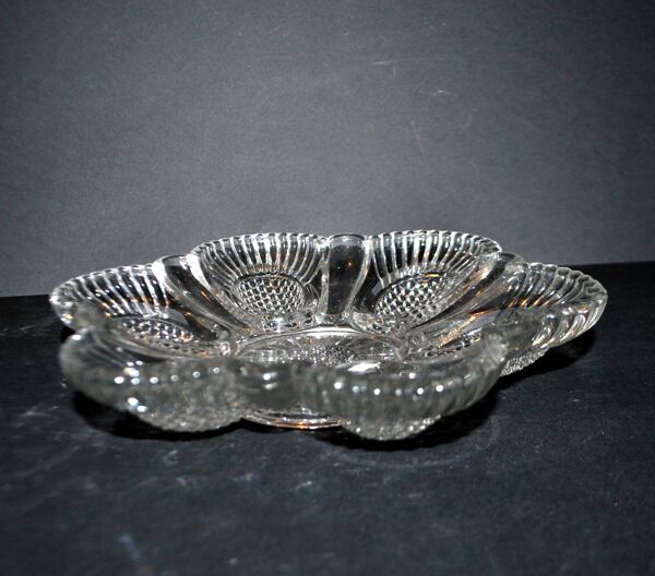 Portieux plat à œuf ancien en verre moulé – oeufrier présentoir brunch