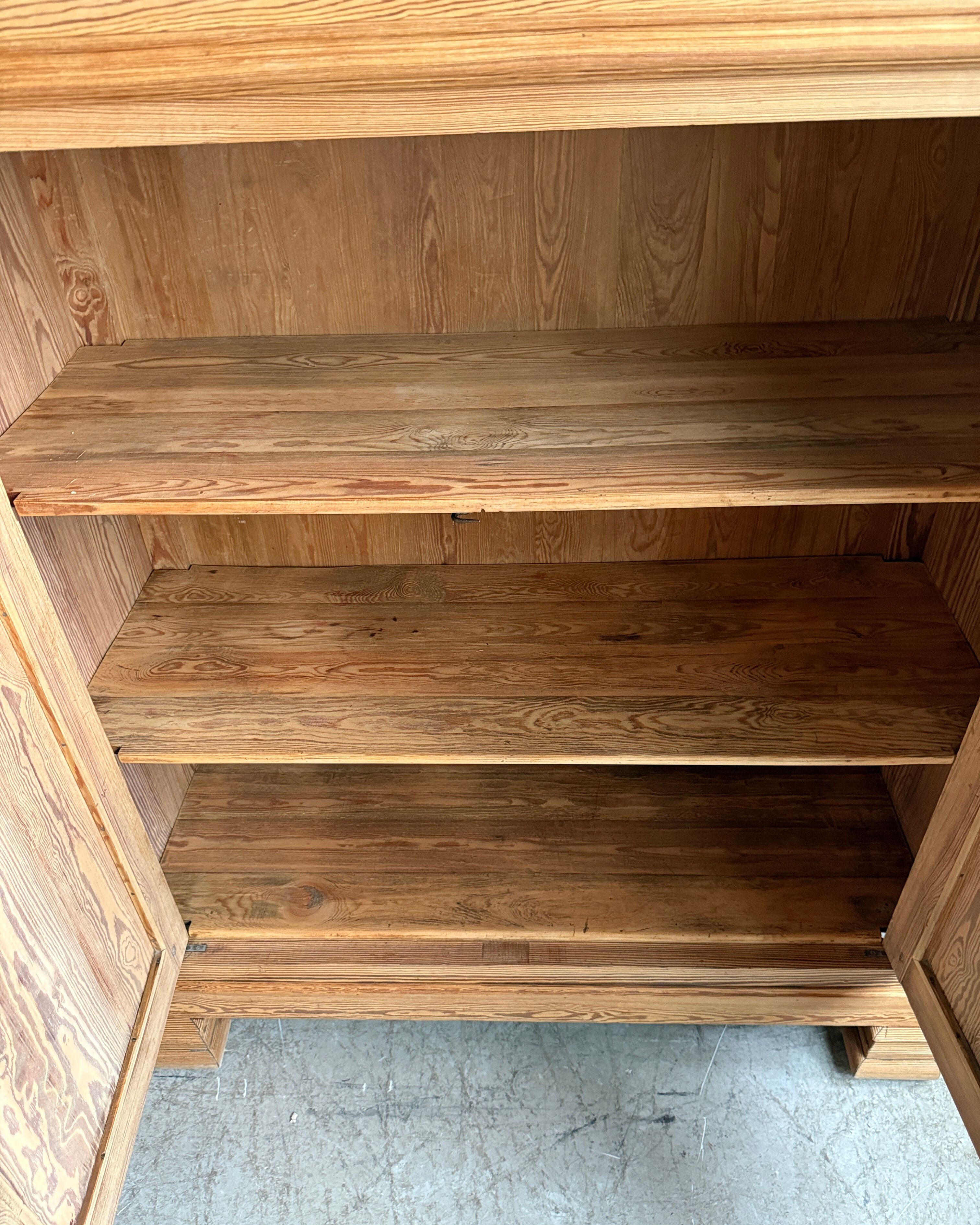 Grand Louis-Philippe buffet in pitch pine (renovated)