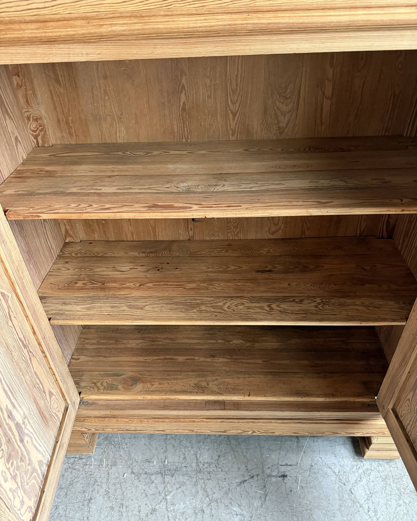 Grand Louis-Philippe buffet in pitch pine (renovated)