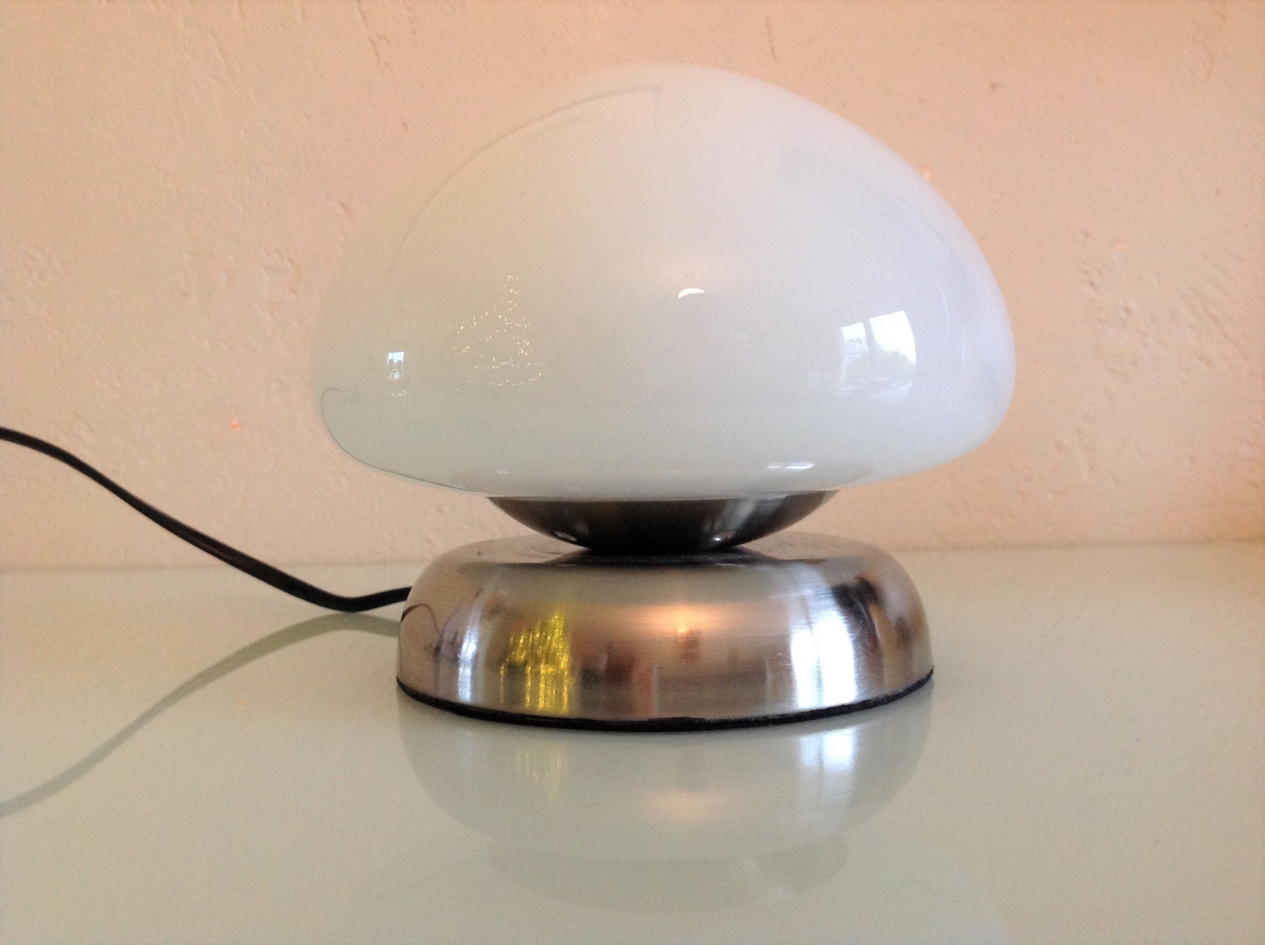 Bedside lamp in white opaline and chromed metal, 70s-80s