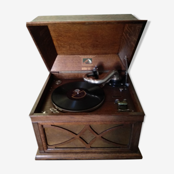 Gramophone The voice of his master model 104A from 1931